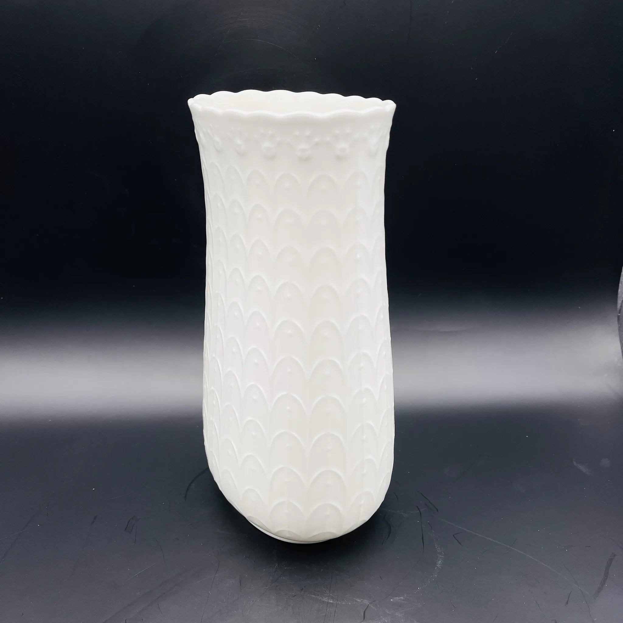 【ビンテージ】 フラワーベース / NARUMI(ナルミ) / シルキーホワイト / Bone China / 日本 / 未使用