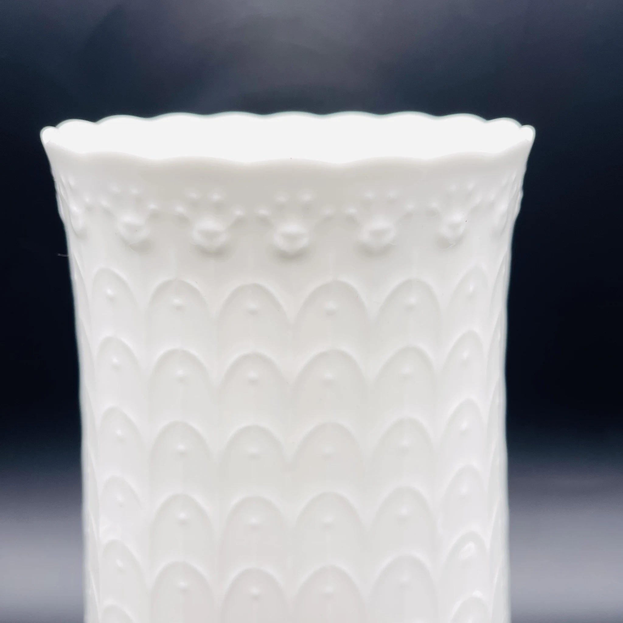 【ビンテージ】 フラワーベース / NARUMI(ナルミ) / シルキーホワイト / Bone China / 日本 / 未使用