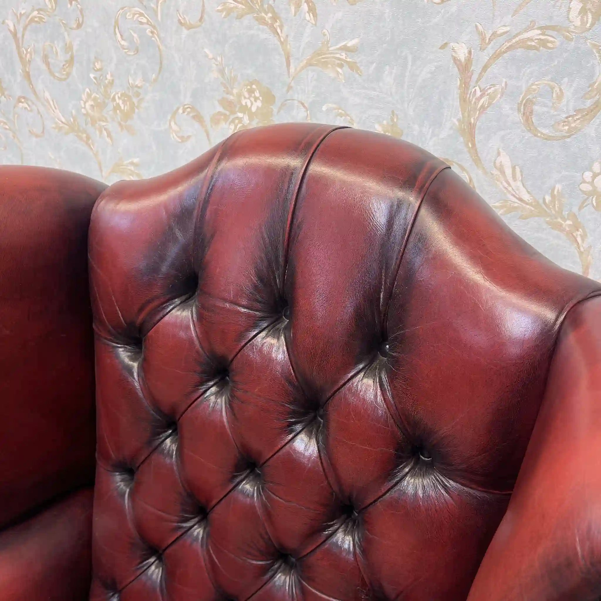 【アンティーク】 チェスターフィールドチェア / 20世紀後期(推定) / 本革 / イギリス / ボタン締め, 飾り鋲, 総革張り