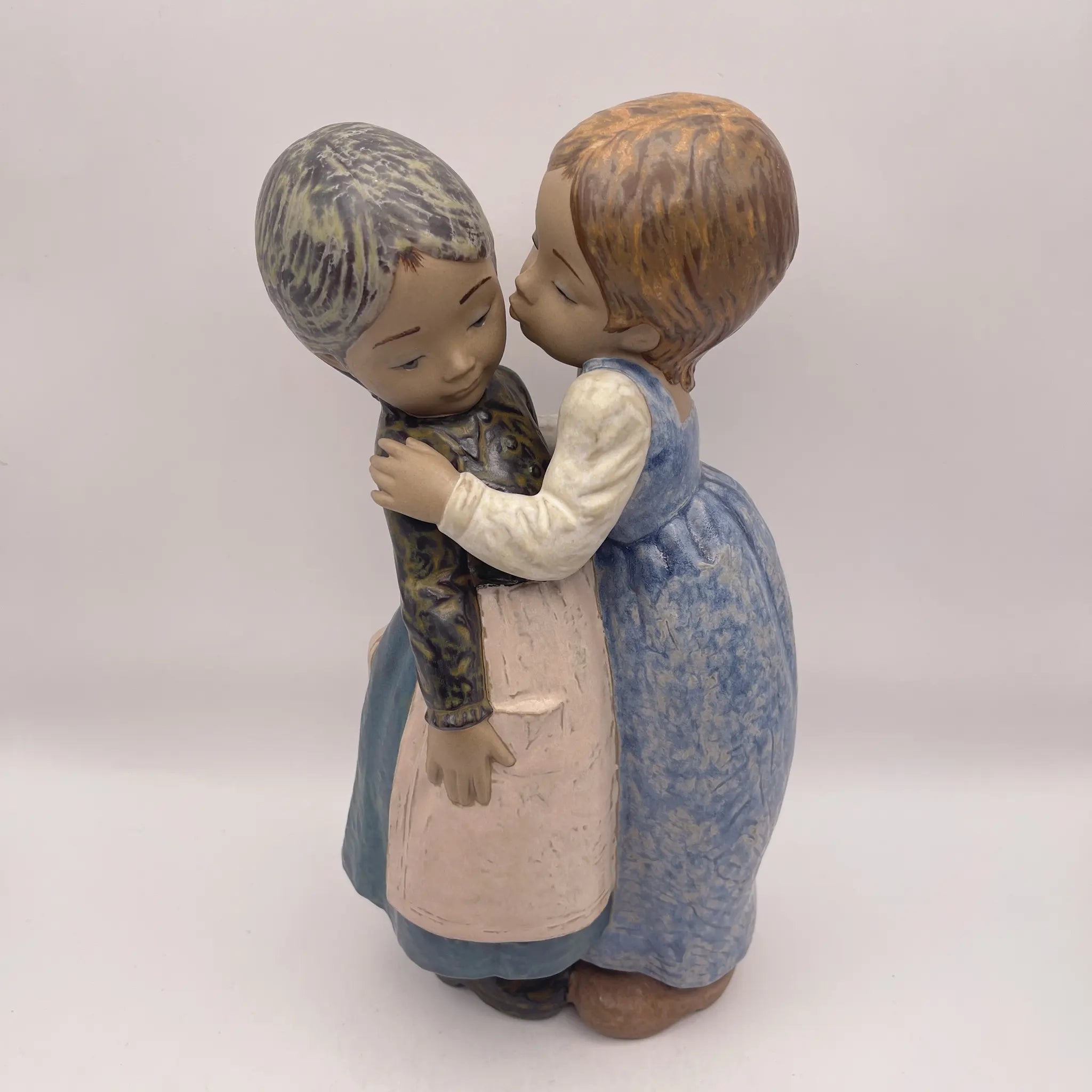 【ビンテージ】 オブジェ / LLADRO(リヤドロ) / 小さなキス (Little Kiss) / 1978年〜1985年 / ポーセリン / スペイン / グロスフィニッシュ,パステル彩色,ハンドメイド磁器