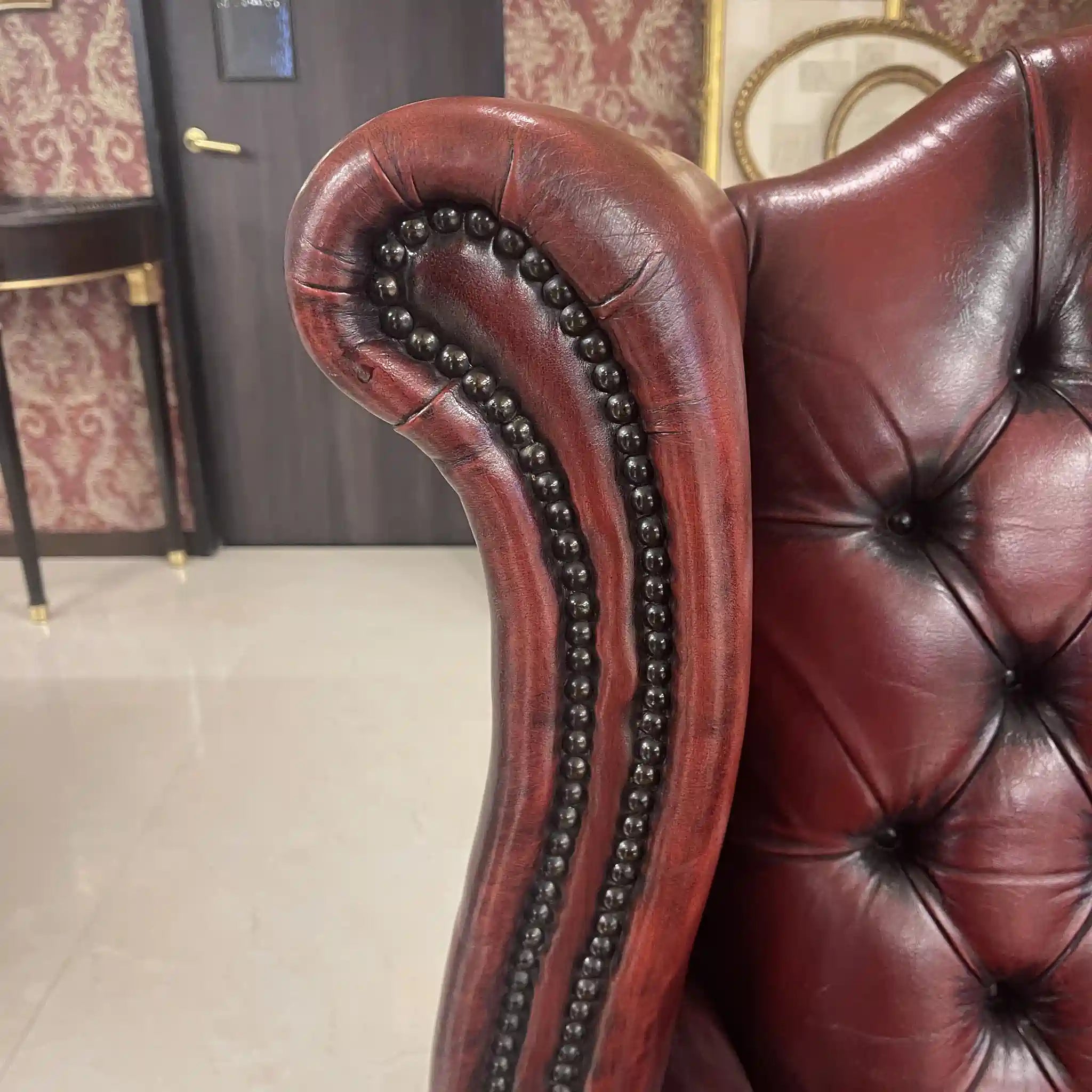 【アンティーク】 チェスターフィールドチェア / 20世紀後期(推定) / 本革 / イギリス / ボタン締め, 飾り鋲, 総革張り