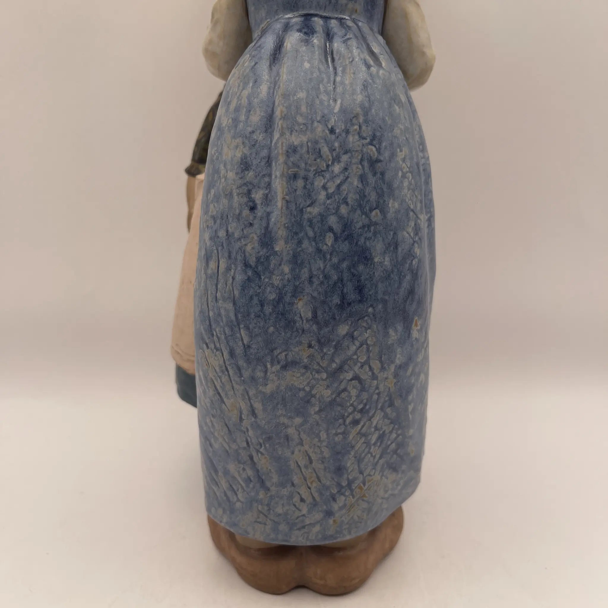 【复古】作品/ LLADRO(利雅多罗)/小吻(Little Kiss) / 1978年~ 1985年/波塞林/西班牙/ 抛光,柔和的色彩,手工瓷器