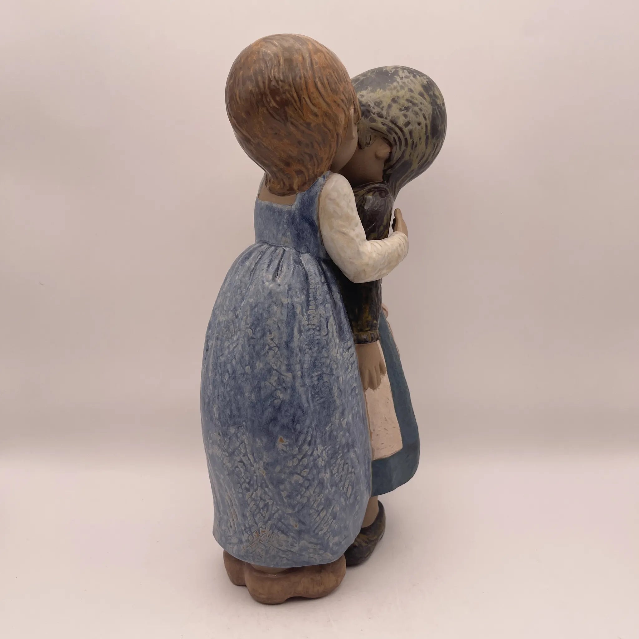 【复古】作品/ LLADRO(利雅多罗)/小吻(Little Kiss) / 1978年~ 1985年/波塞林/西班牙/ 抛光,柔和的色彩,手工瓷器