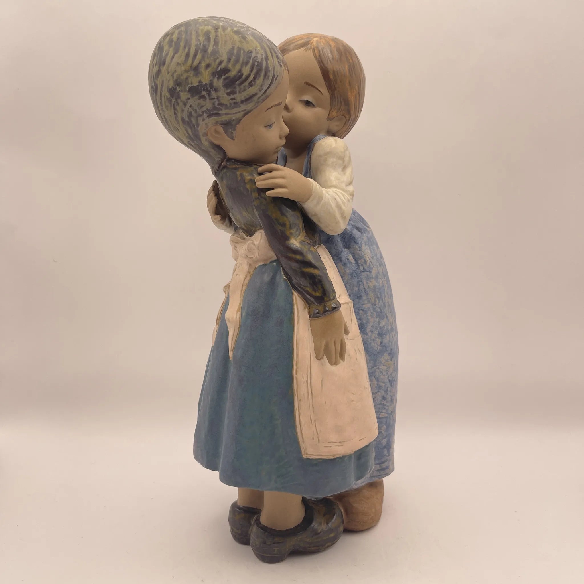 【复古】作品/ LLADRO(利雅多罗)/小吻(Little Kiss) / 1978年~ 1985年/波塞林/西班牙/ 抛光,柔和的色彩,手工瓷器