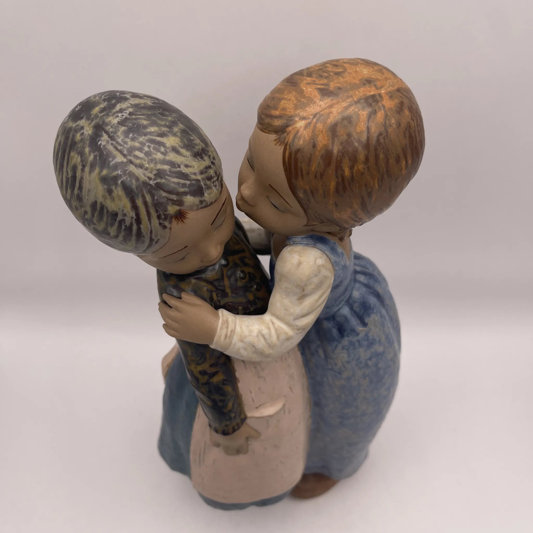 【复古】作品/ LLADRO(利雅多罗)/小吻(Little Kiss) / 1978年~ 1985年/波塞林/西班牙/ 抛光,柔和的色彩,手工瓷器