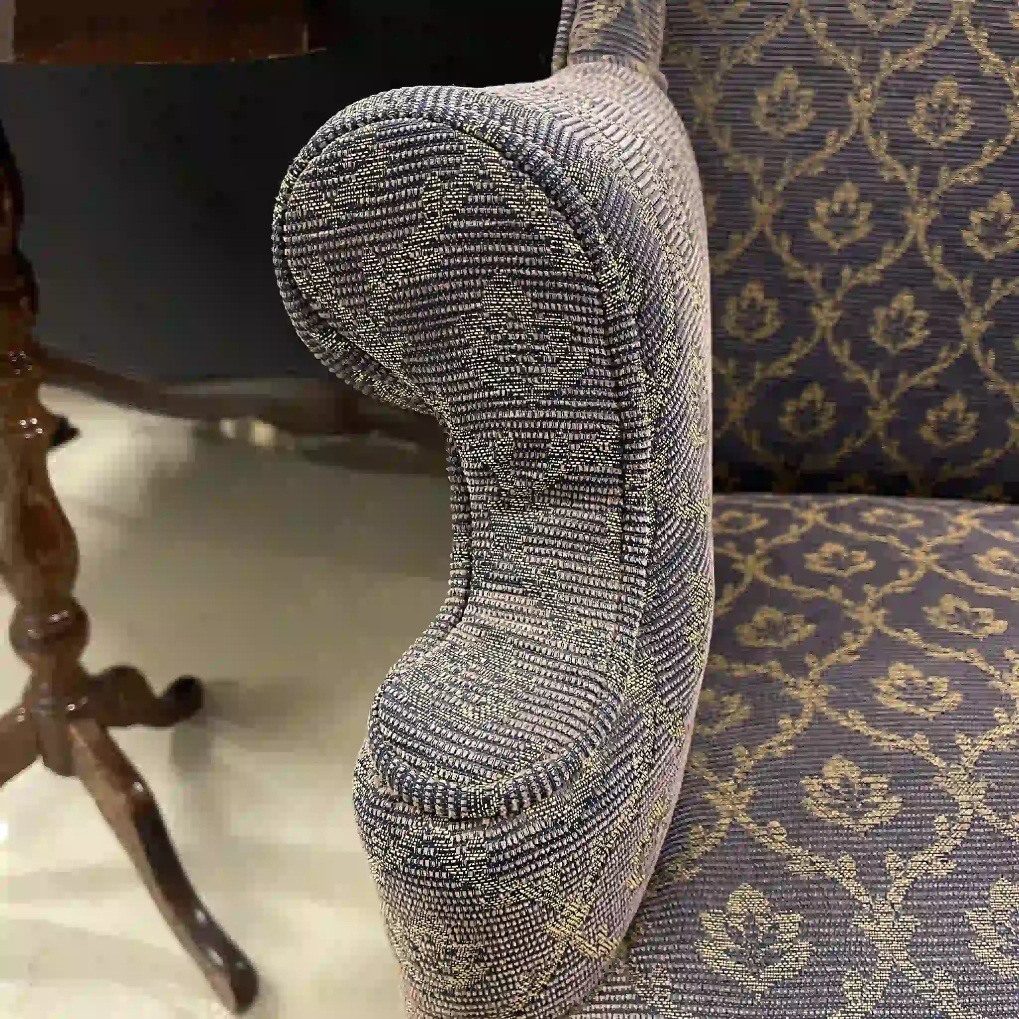 【アンティーク】 ハイバックウィングソファ / ジャコビアン様式 / 20世紀中頃 / ビーチ材 / イギリス / イギリス直輸入, ダマスク柄