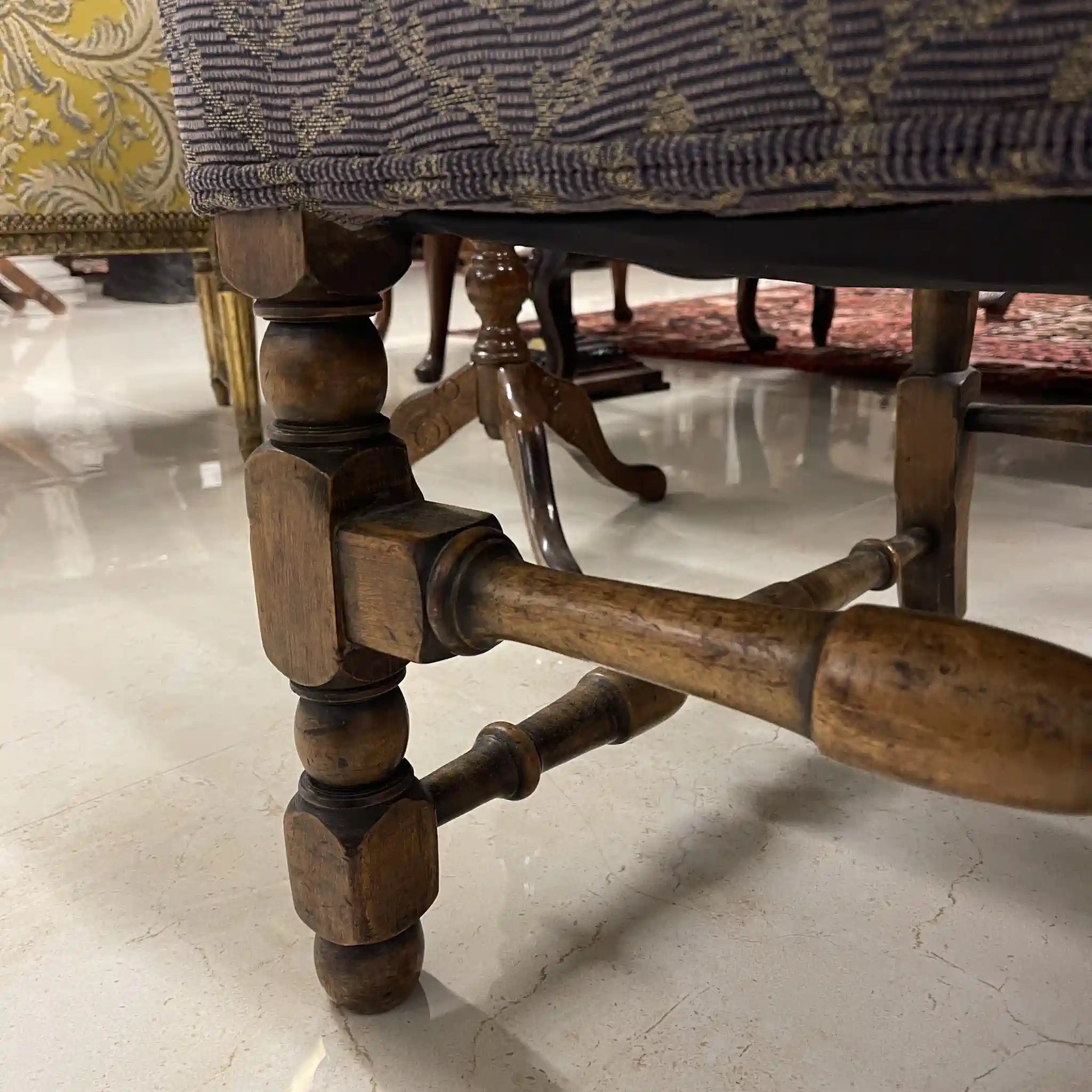 【アンティーク】 ハイバックウィングソファ / ジャコビアン様式 / 20世紀中頃 / ビーチ材 / イギリス / イギリス直輸入, ダマスク柄