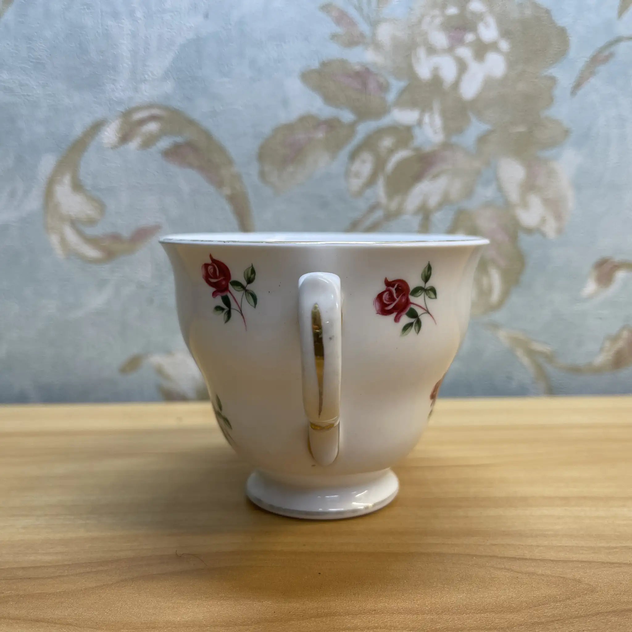 【复古】杯&碟子/ Crown Royal /估计20c中/ Bone China /英国/玫瑰,金彩