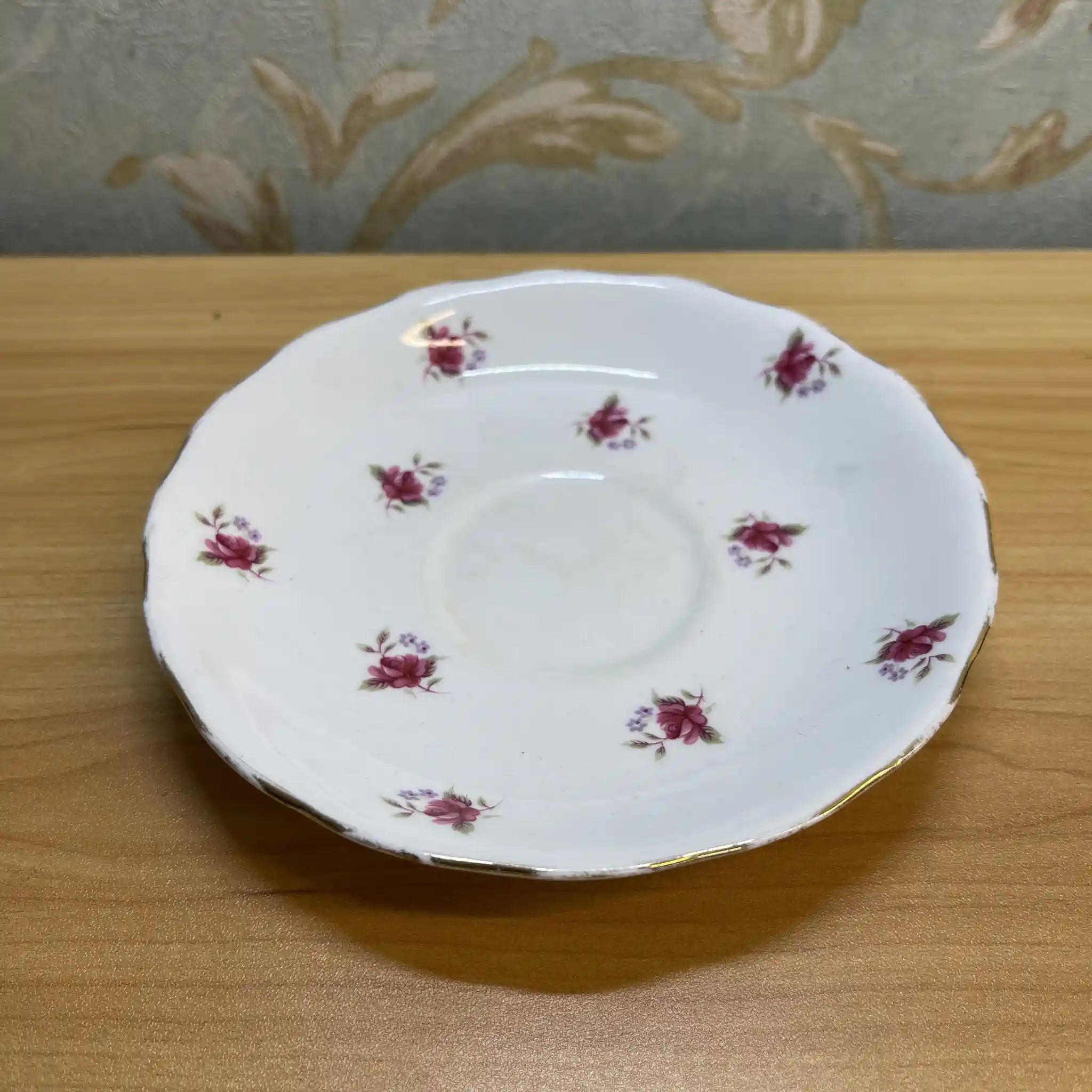 【复古】杯&碟子/ Crown Royal /估计20c中/ Bone China /英国/玫瑰,金彩