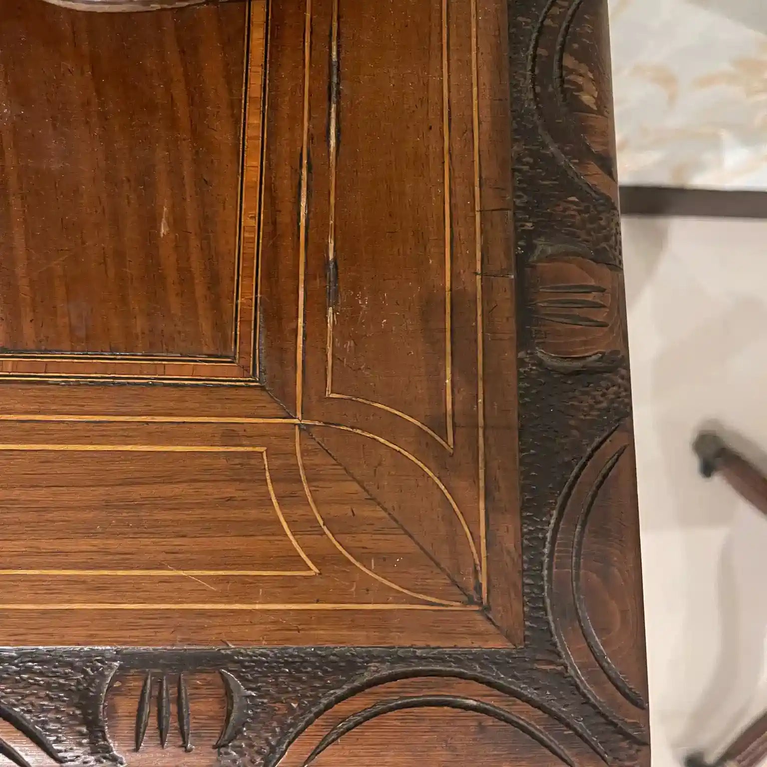 【アンティーク】 アンティーク チェステーブル / ヴィクトリア様式 / 19世紀後半 / ウォールナット材サテンウッド材クルミ材 / イギリス