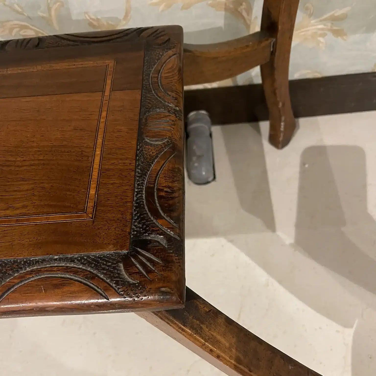 【アンティーク】 アンティーク チェステーブル / ヴィクトリア様式 / 19世紀後半 / ウォールナット材サテンウッド材クルミ材 / イギリス