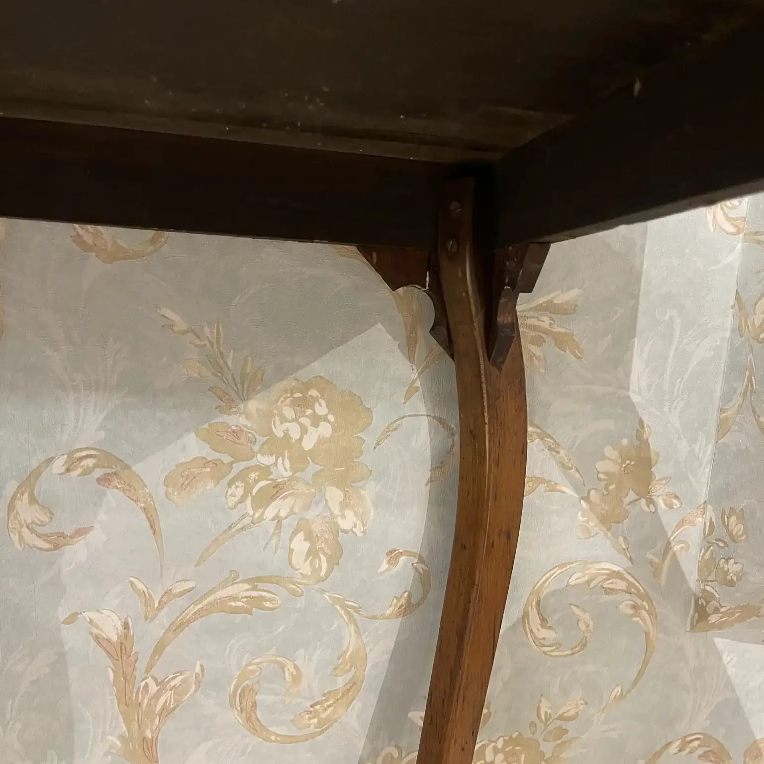 【アンティーク】 アンティーク チェステーブル / ヴィクトリア様式 / 19世紀後半 / ウォールナット材サテンウッド材クルミ材 / イギリス