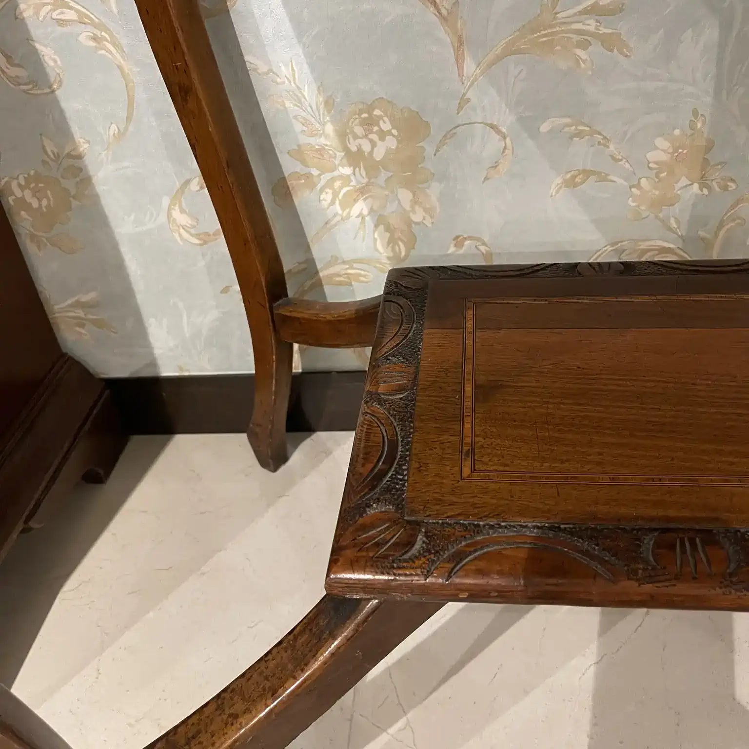 【アンティーク】 アンティーク チェステーブル / ヴィクトリア様式 / 19世紀後半 / ウォールナット材サテンウッド材クルミ材 / イギリス