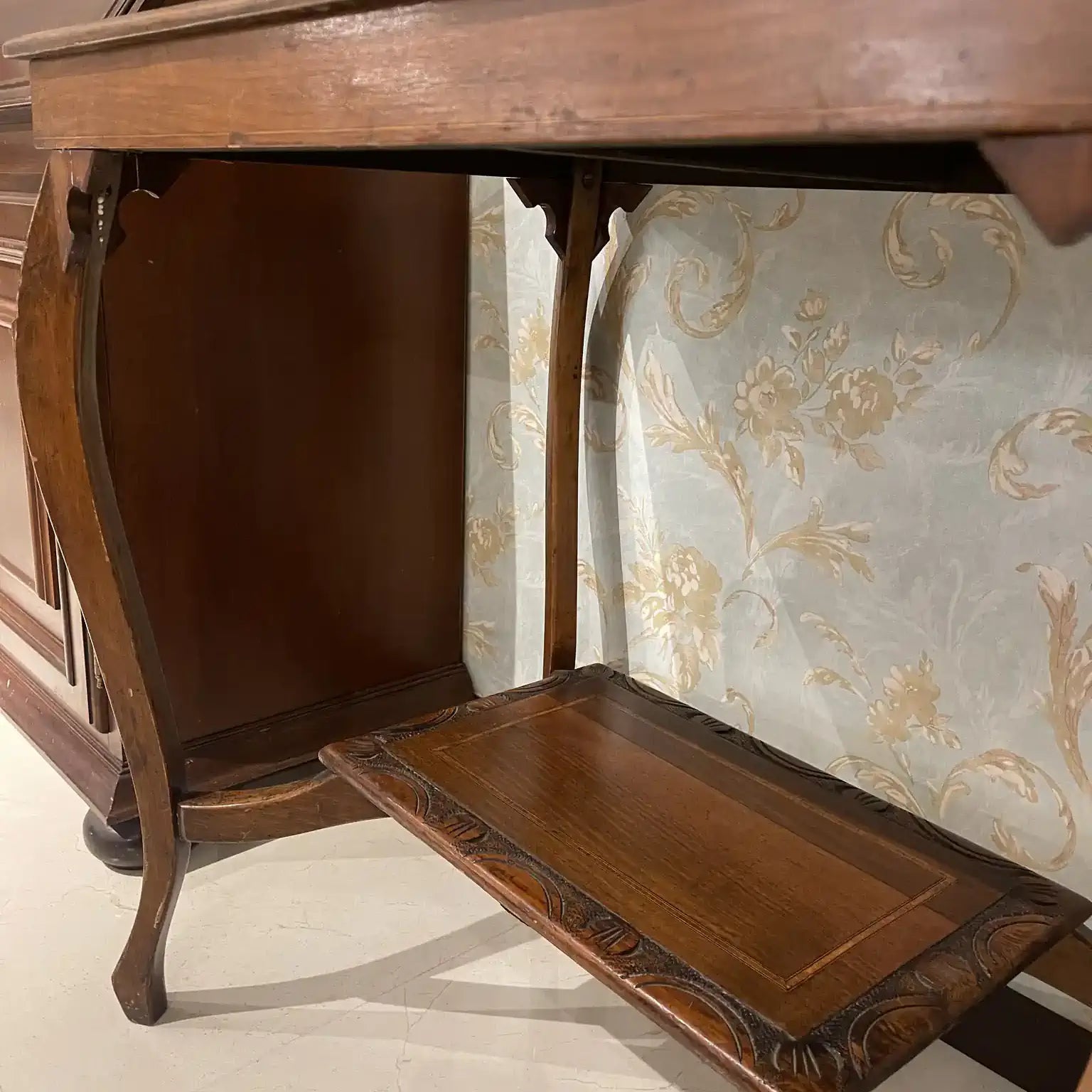 【アンティーク】 アンティーク チェステーブル / ヴィクトリア様式 / 19世紀後半 / ウォールナット材サテンウッド材クルミ材 / イギリス