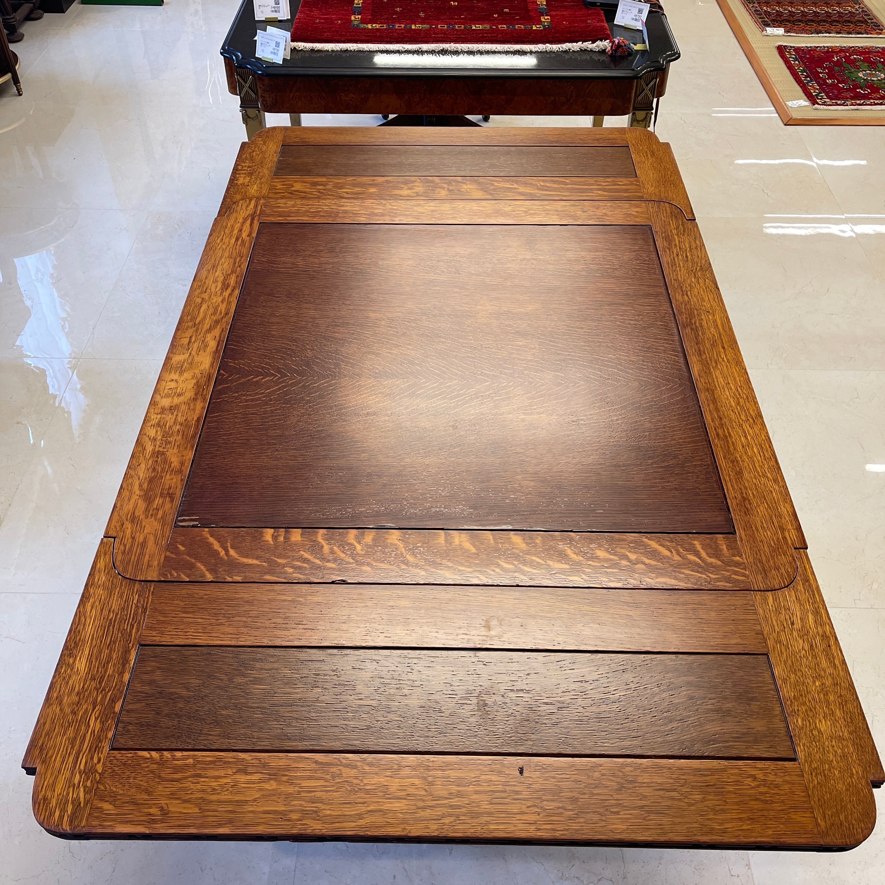 Antique draw-leaf table / Early 20th century (presumably) / Oak / British / Bourboise legs