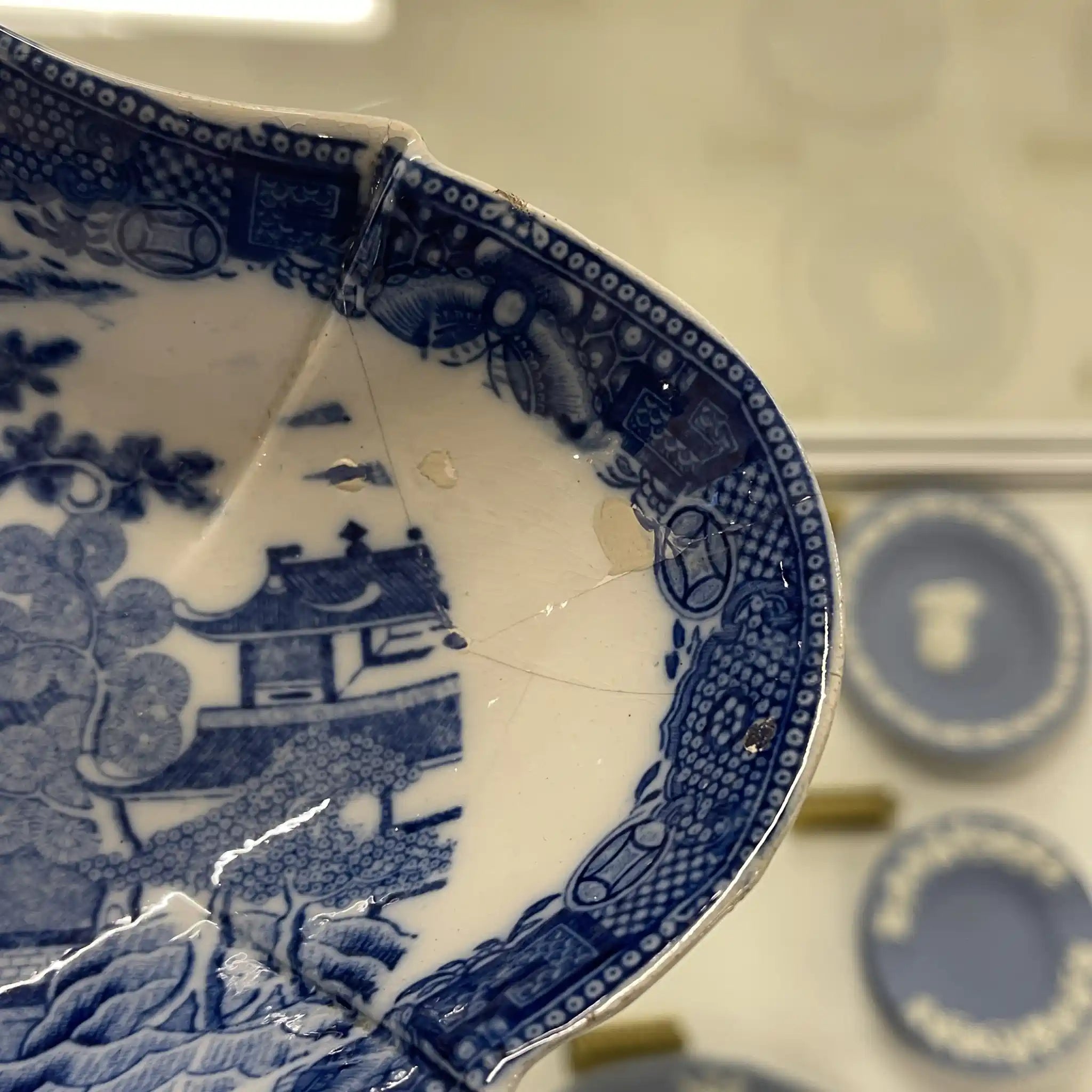古董德文郡瓷盤(碟)/ 斯波德瓷器 / 義大利藍柳紋凹槽紋 / 19世紀