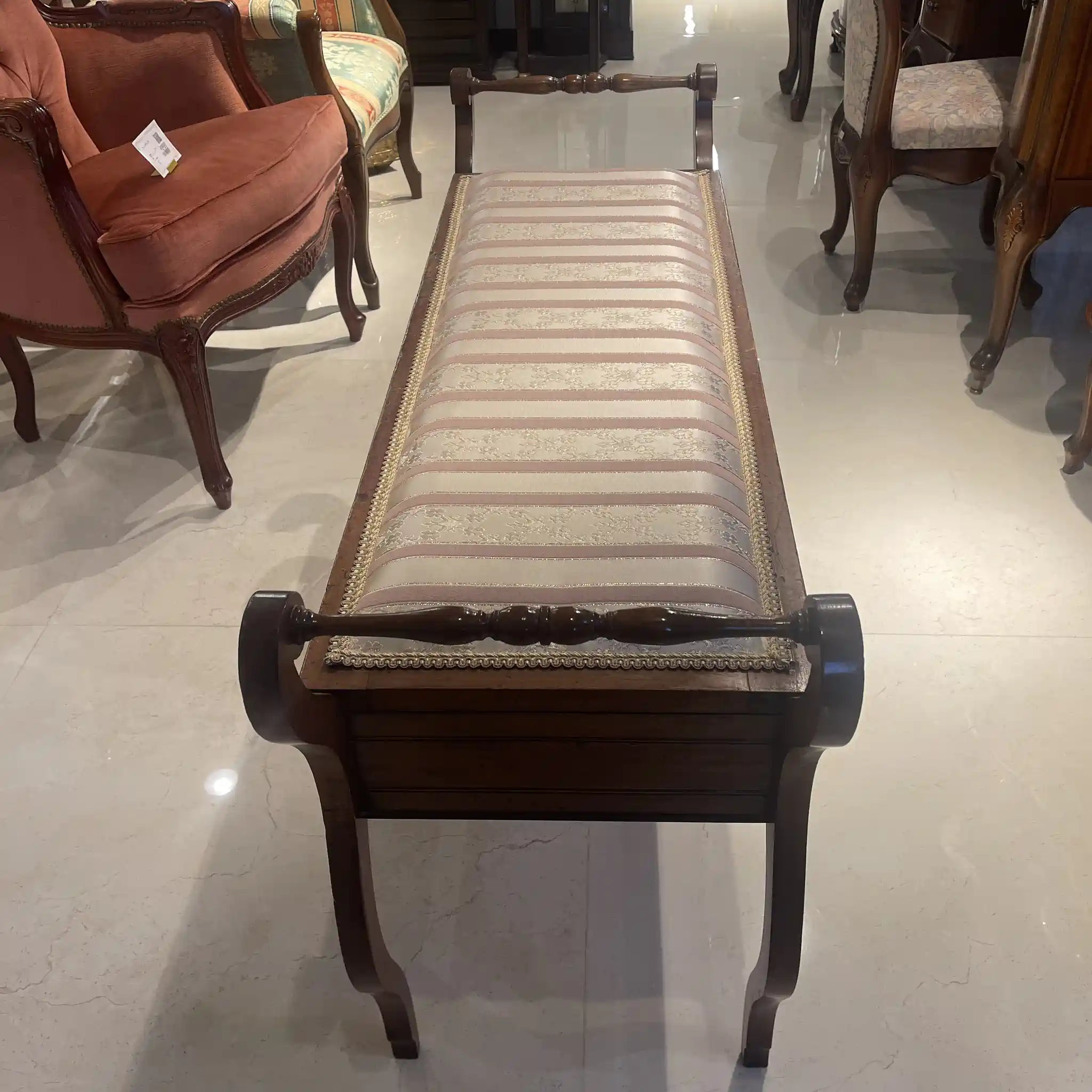 【アンティーク】 アンティーク ピアノスツール /
/ 20世紀初頭 / ウォールナット材 / イギリス / 座面張替え済み