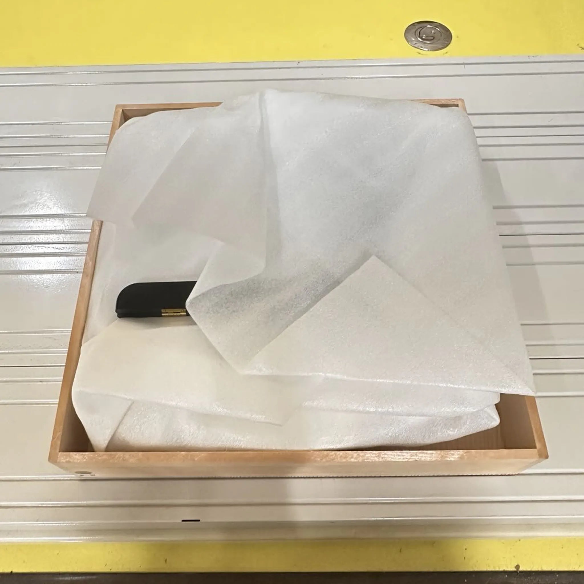 【リユース】 飾皿 皿立て付 / 寛山作 / 九谷焼 / 日本 / 箱付き