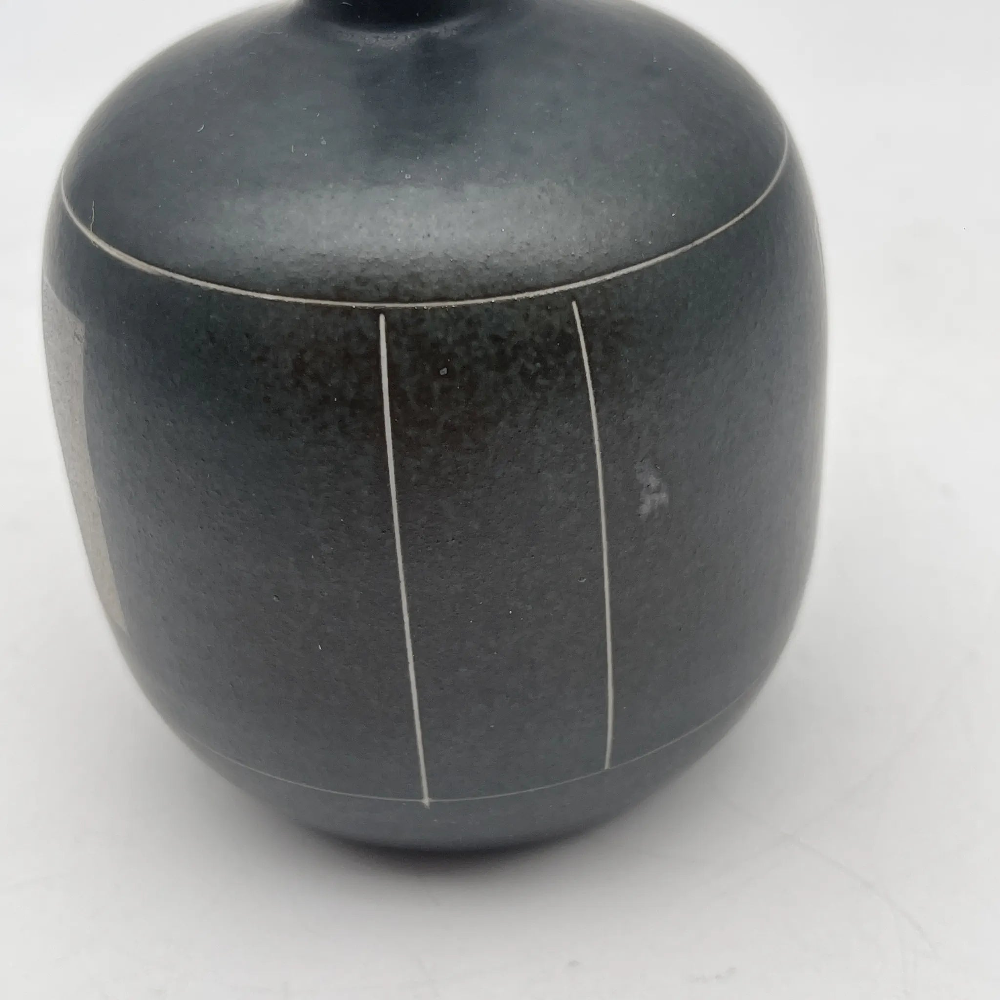 【再利用】花入(一朵插)/推测20c后期/陶器/日本/墨施釉,箱付