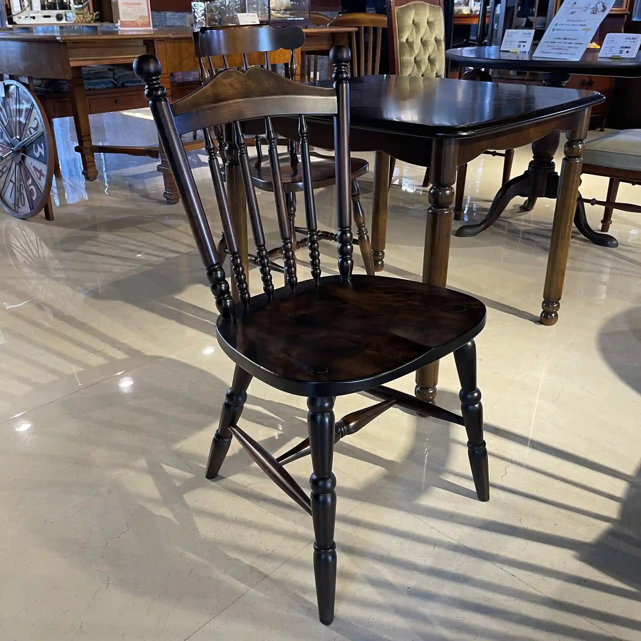 【リユース】 ウィンザーチェア / 北海道民芸家具 / カバ材 / 日本 / 樺材無垢,多層塗り仕上げ,座繰り加工