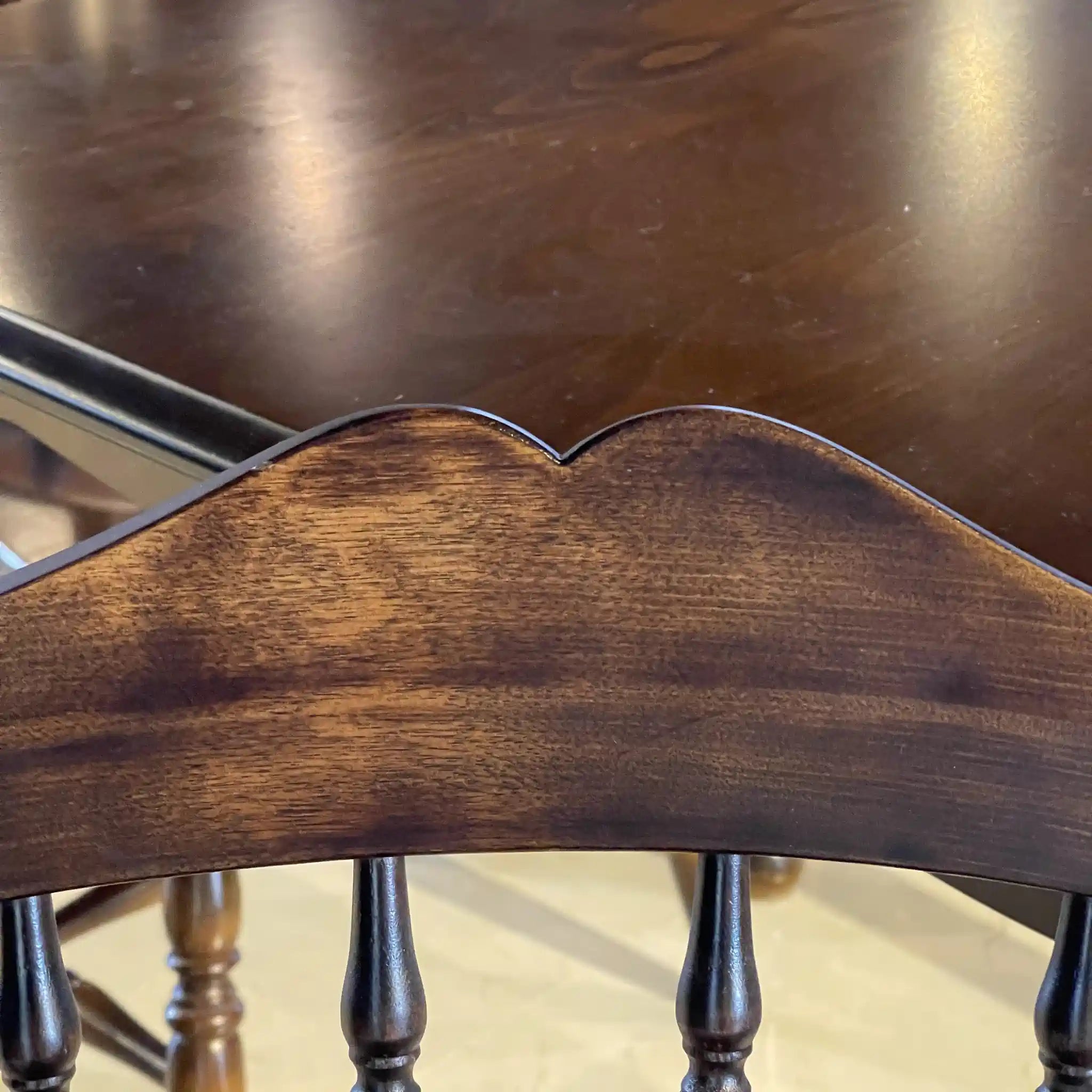 【リユース】 ウィンザーチェア / 北海道民芸家具 / カバ材 / 日本 / 樺材無垢,多層塗り仕上げ,座繰り加工