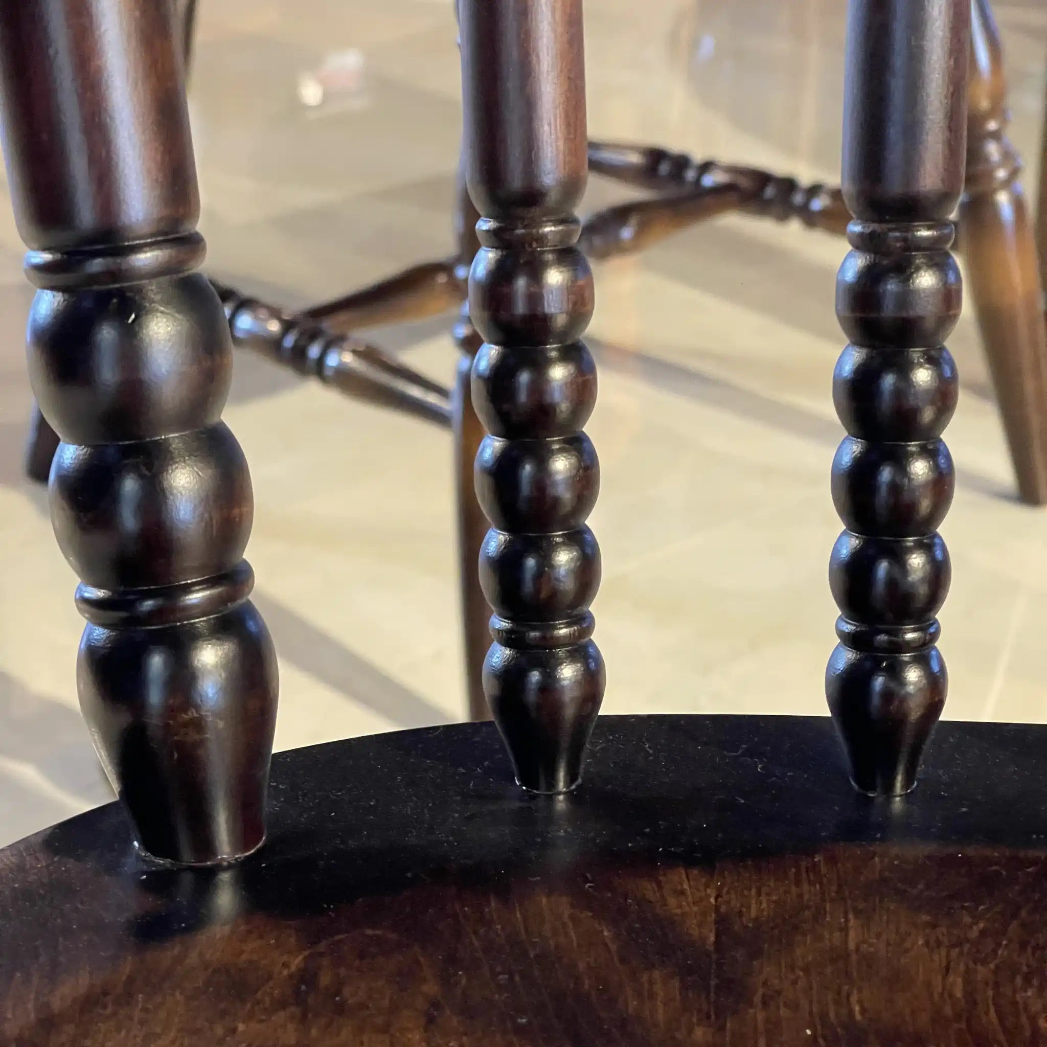 【リユース】 ウィンザーチェア / 北海道民芸家具 / カバ材 / 日本 / 樺材無垢,多層塗り仕上げ,座繰り加工