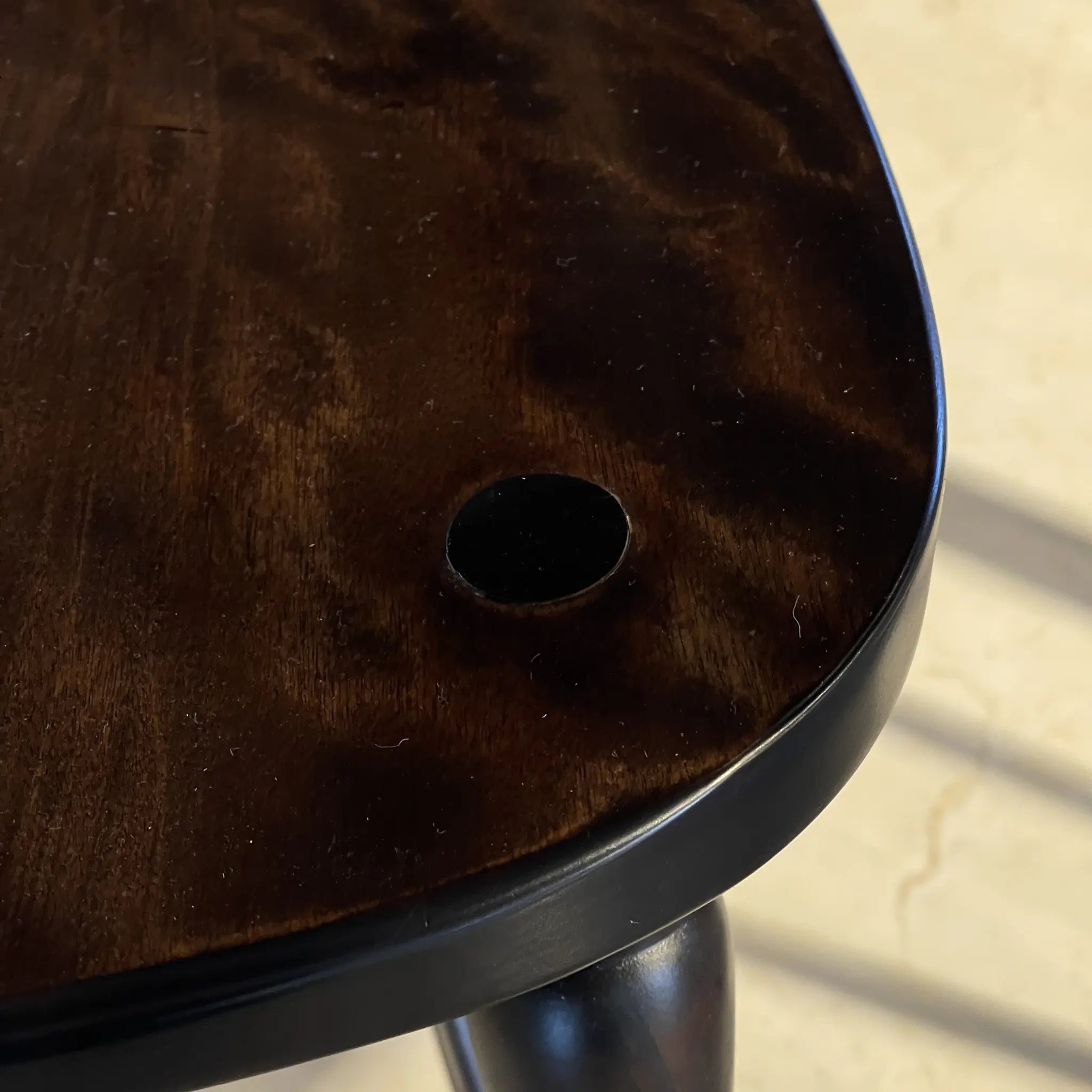 【リユース】 ウィンザーチェア / 北海道民芸家具 / カバ材 / 日本 / 樺材無垢,多層塗り仕上げ,座繰り加工