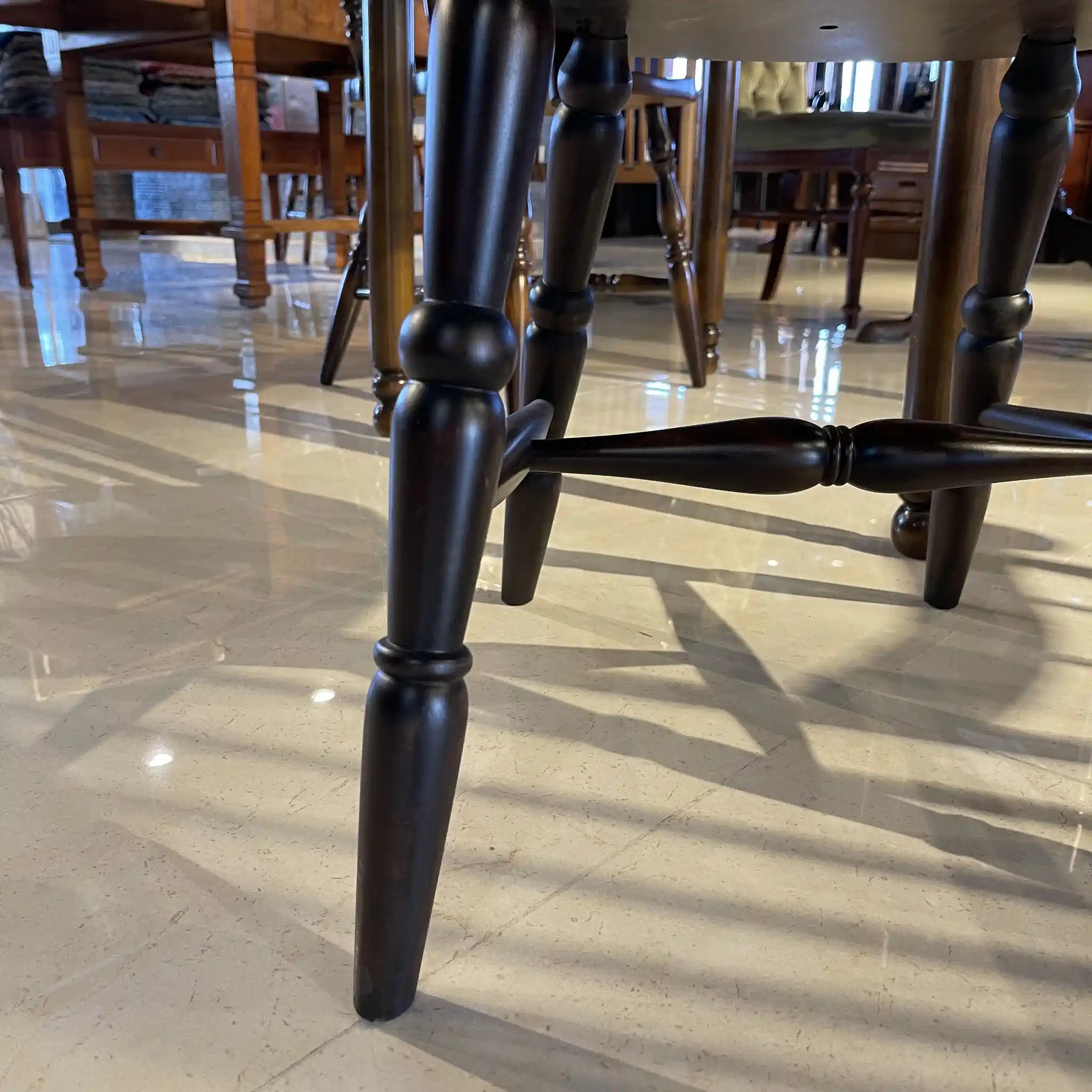 【リユース】 ウィンザーチェア / 北海道民芸家具 / カバ材 / 日本 / 樺材無垢,多層塗り仕上げ,座繰り加工