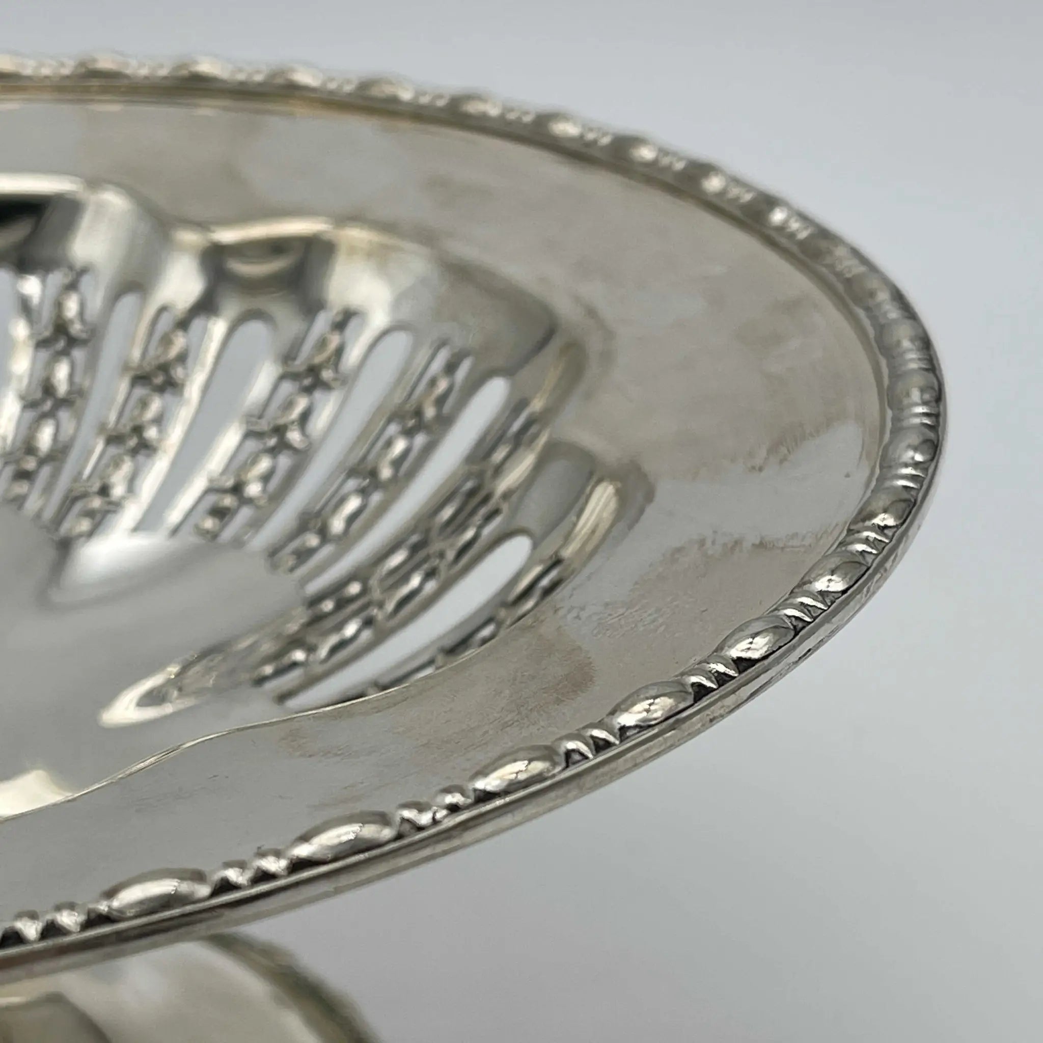 【复古】饯/ mappin&webb (mappin&webb) / 1910-1920年代(估计)/银板(镀银)/英国/镂空,边缘装饰,带脚