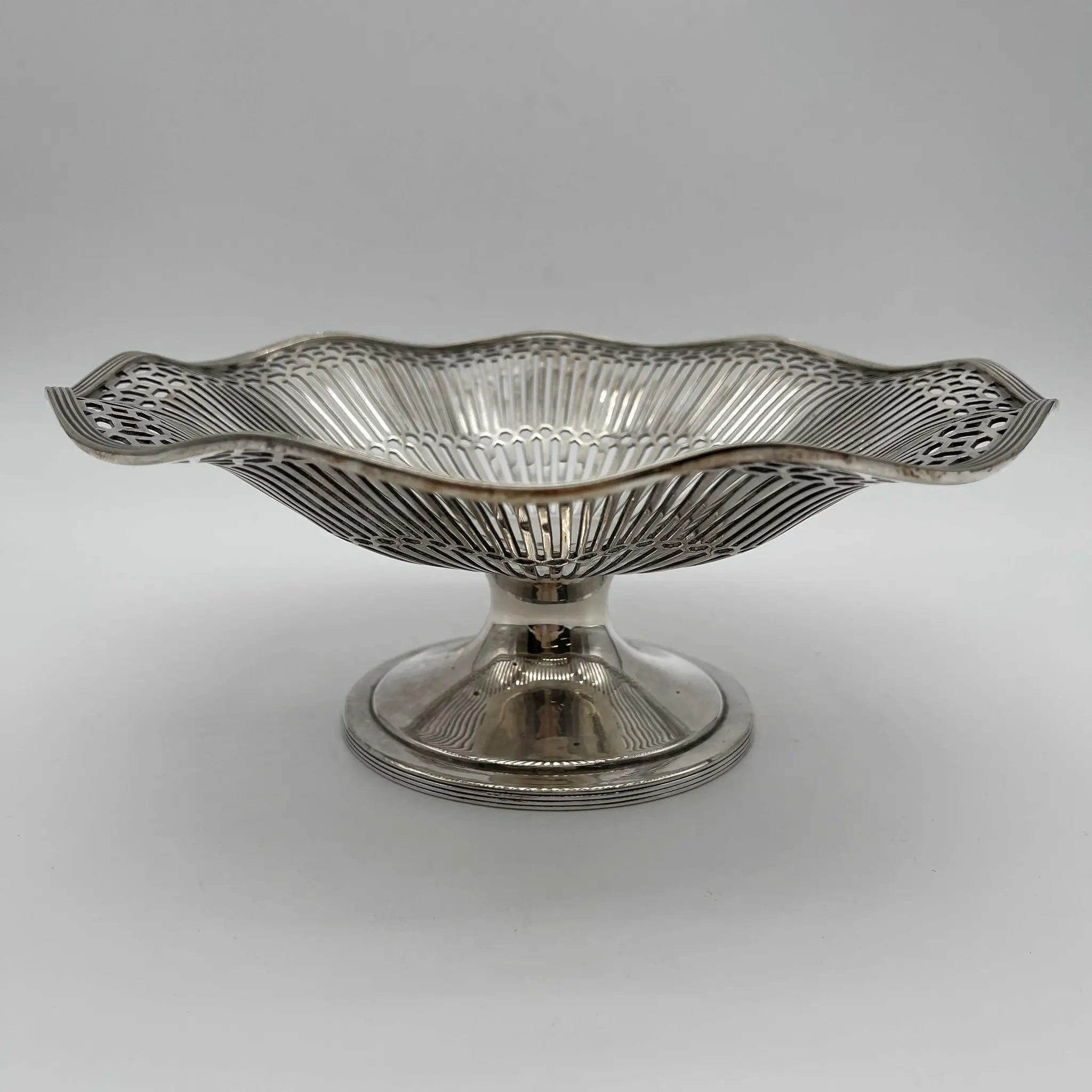 Vintage Compote / Roberts & Belk / Early 1900s / Silver-plated / England / Openwork (pierced) and scalloped edges