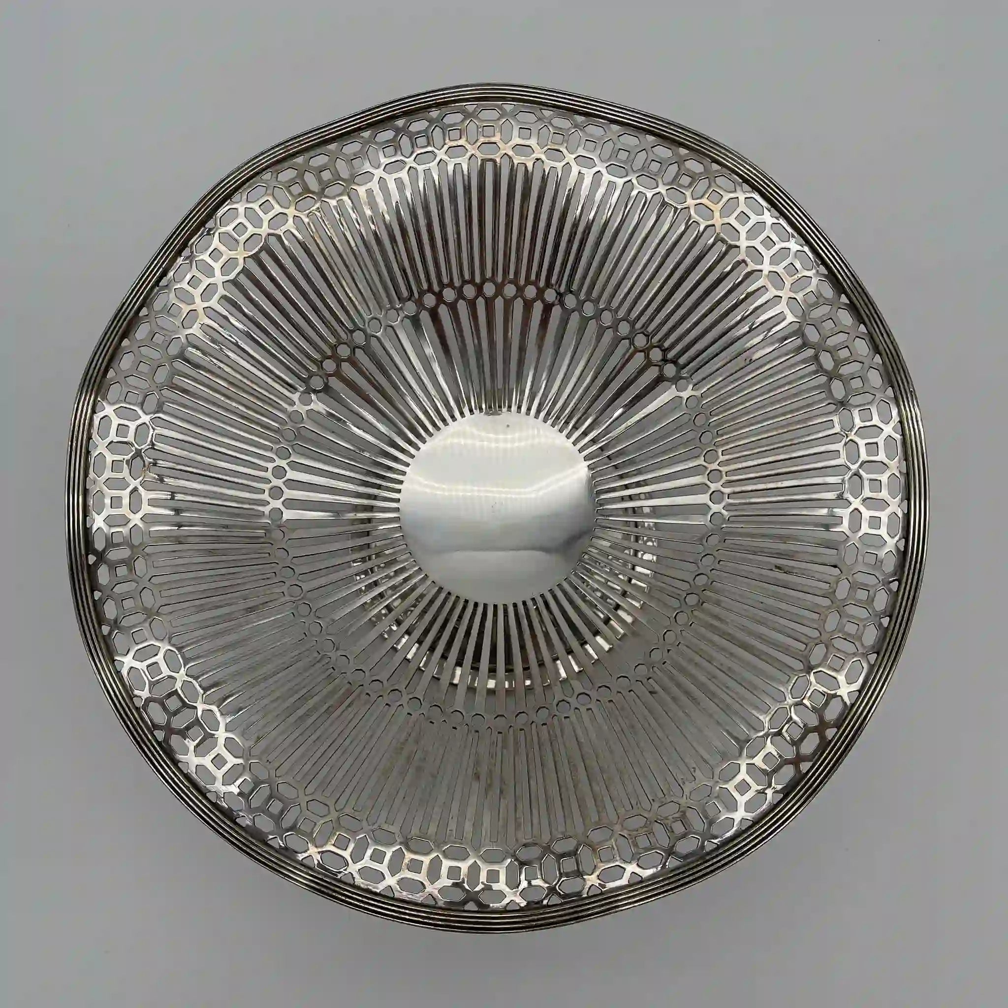 Vintage Compote / Roberts & Belk / Early 1900s / Silver-plated / England / Openwork (pierced) and scalloped edges