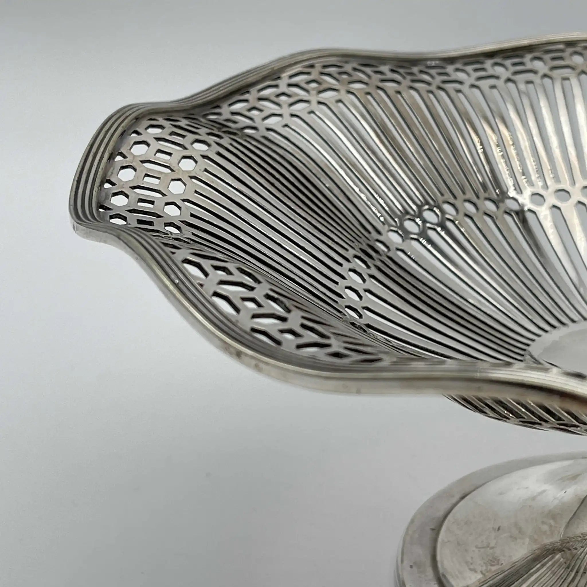 Vintage Compote / Roberts & Belk / Early 1900s / Silver-plated / England / Openwork (pierced) and scalloped edges