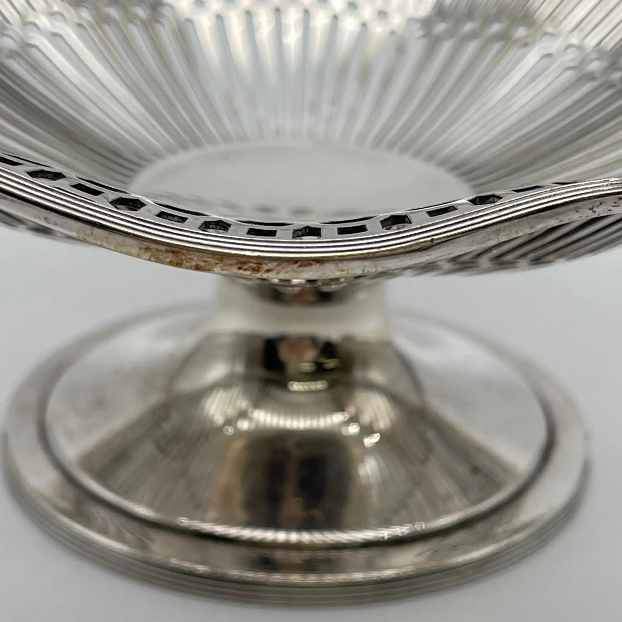 Vintage Compote / Roberts & Belk / Early 1900s / Silver-plated / England / Openwork (pierced) and scalloped edges