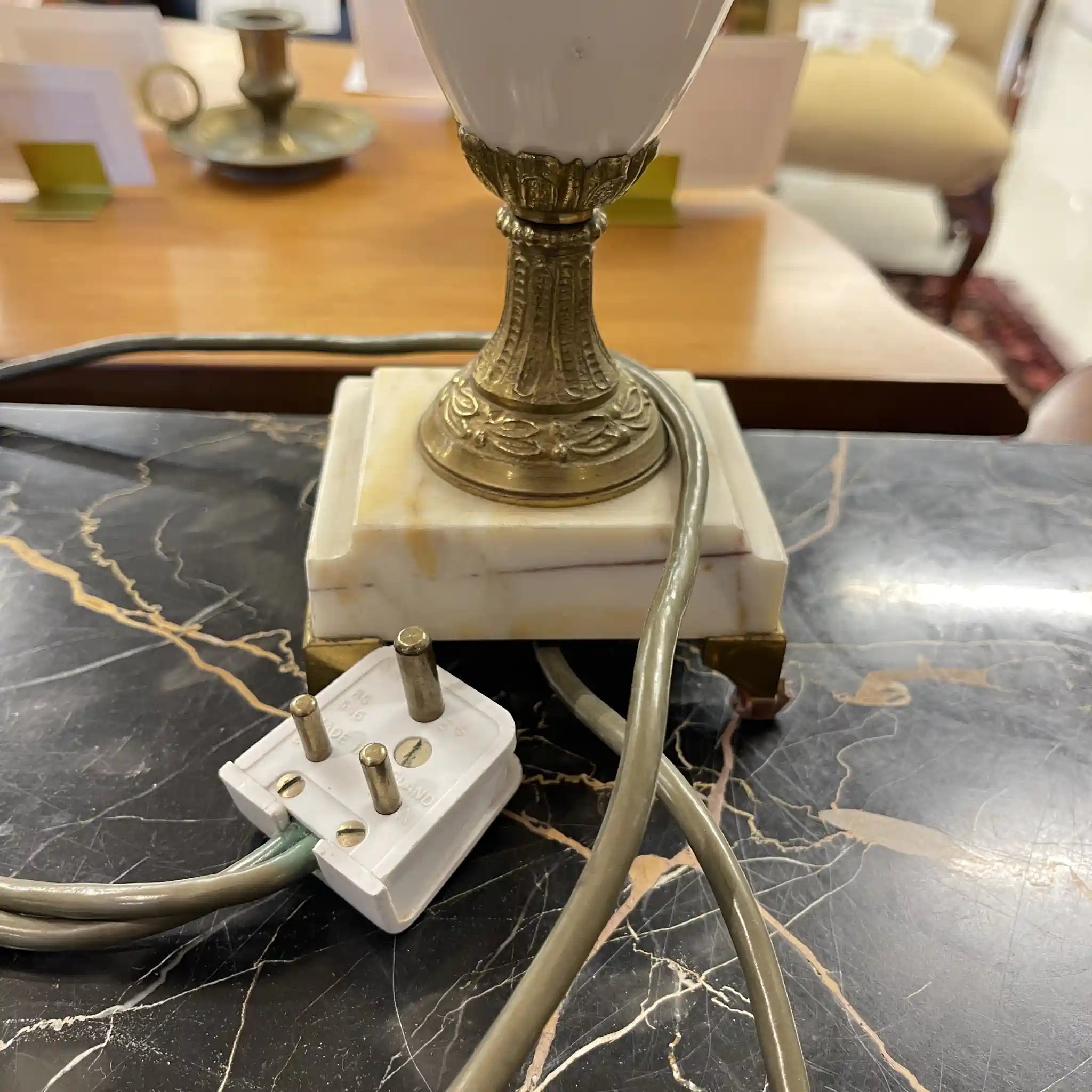 Antique table lamp set of two, estimated to be from the late 20th century, marble and brass, from England