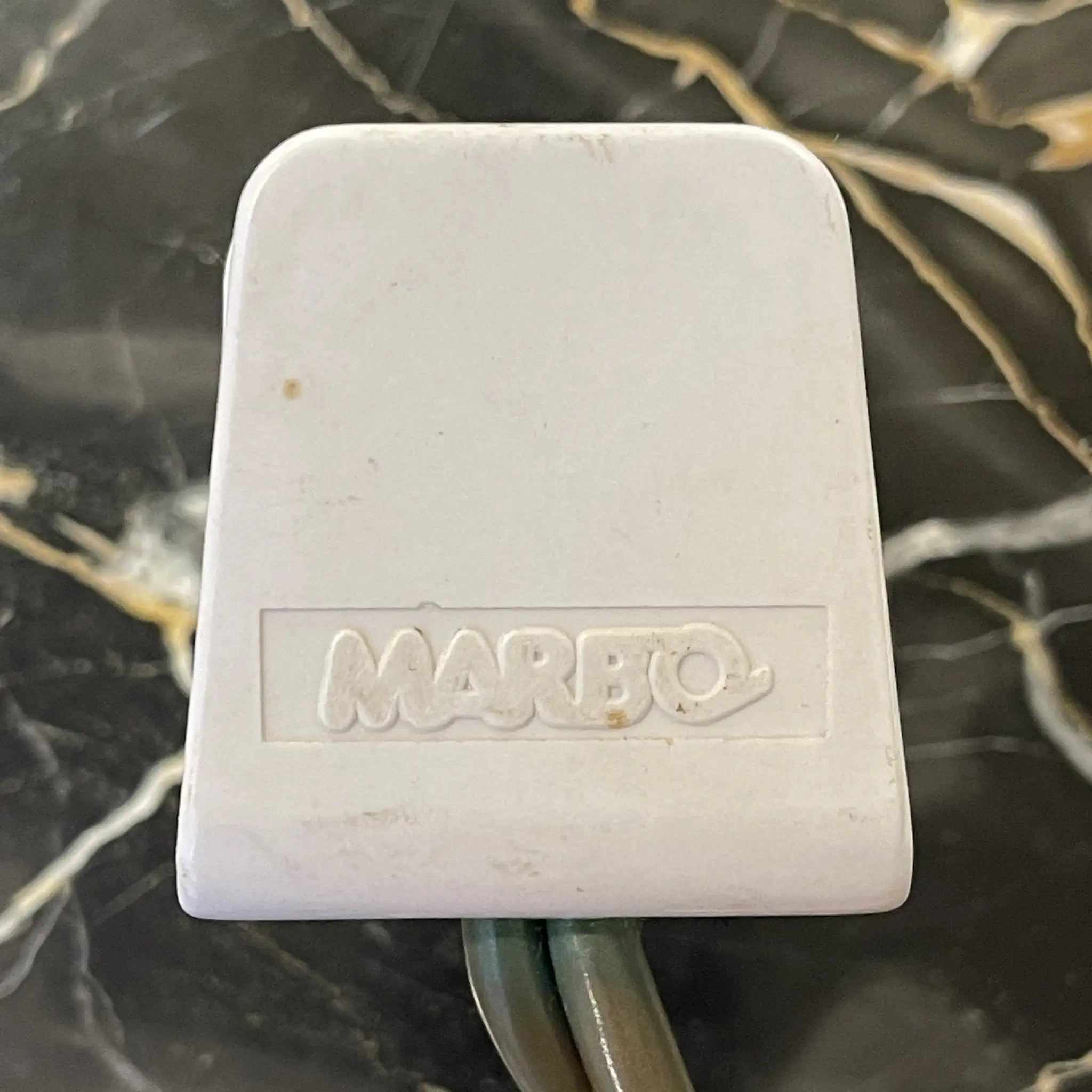 Antique table lamp set of two, estimated to be from the late 20th century, marble and brass, from England