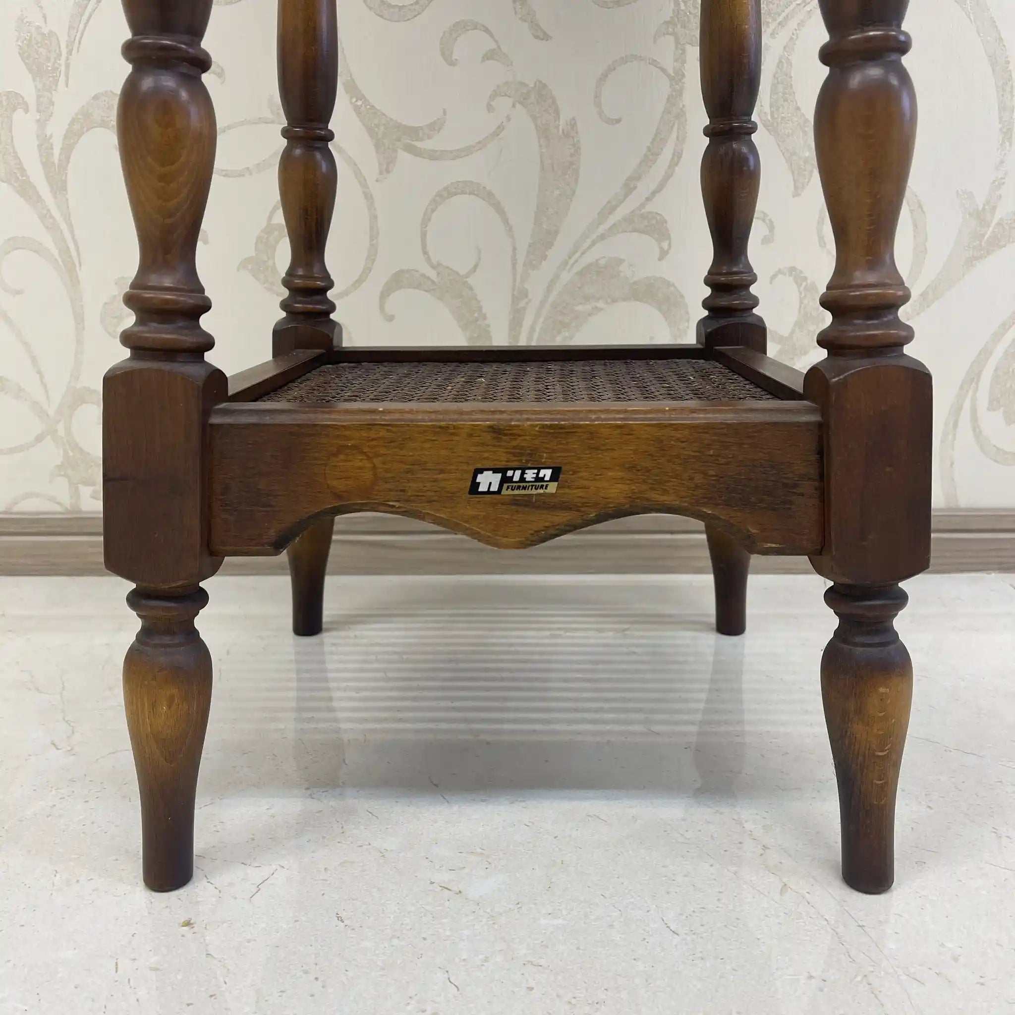 【リユース】 サイドテーブル / カリモク / コロニアルシリーズ / 1970年代~ / ぶな / 日本 / ボカシ塗装仕上げ,旋盤挽物細工