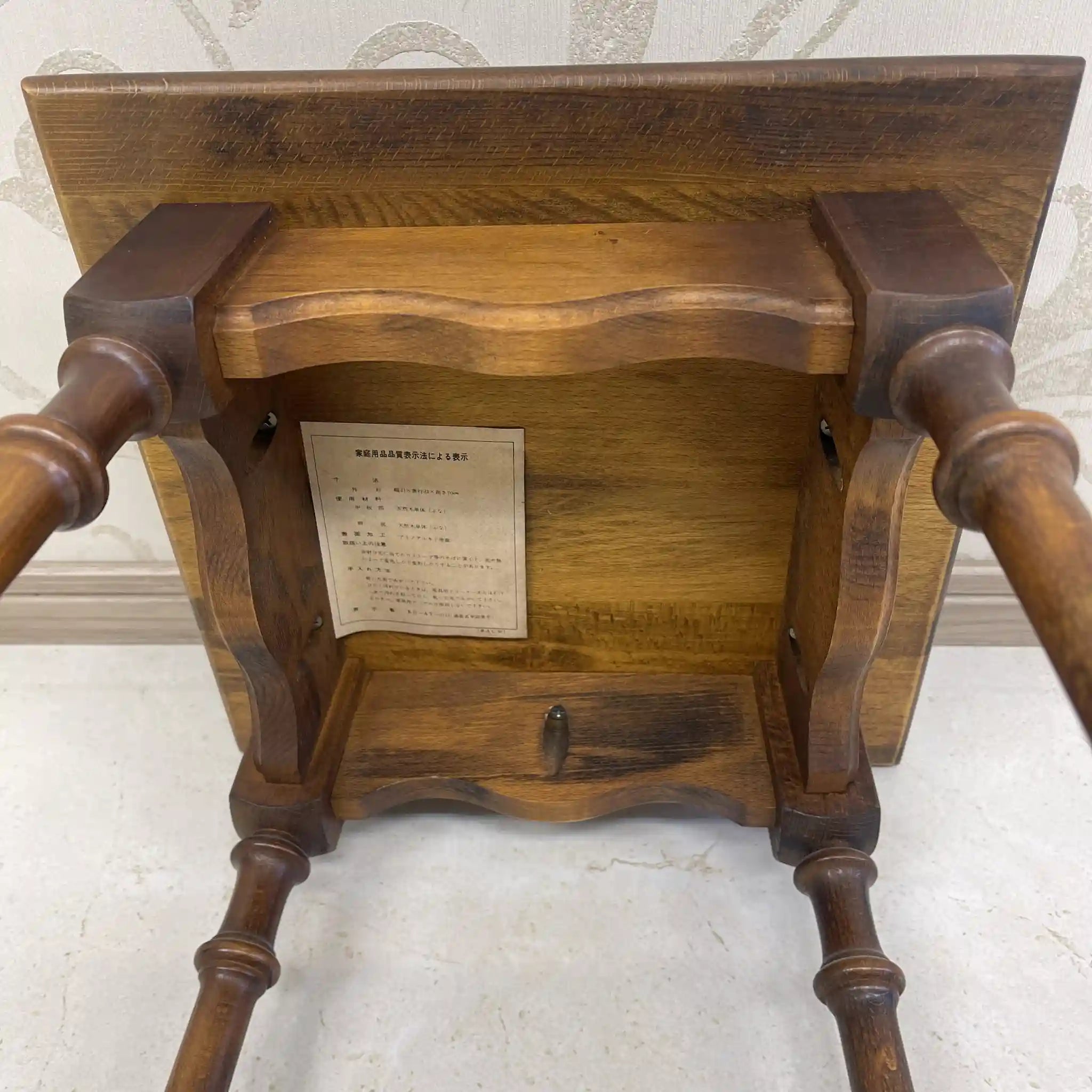 【リユース】 サイドテーブル / カリモク / コロニアルシリーズ / 1970年代~ / ぶな / 日本 / ボカシ塗装仕上げ,旋盤挽物細工