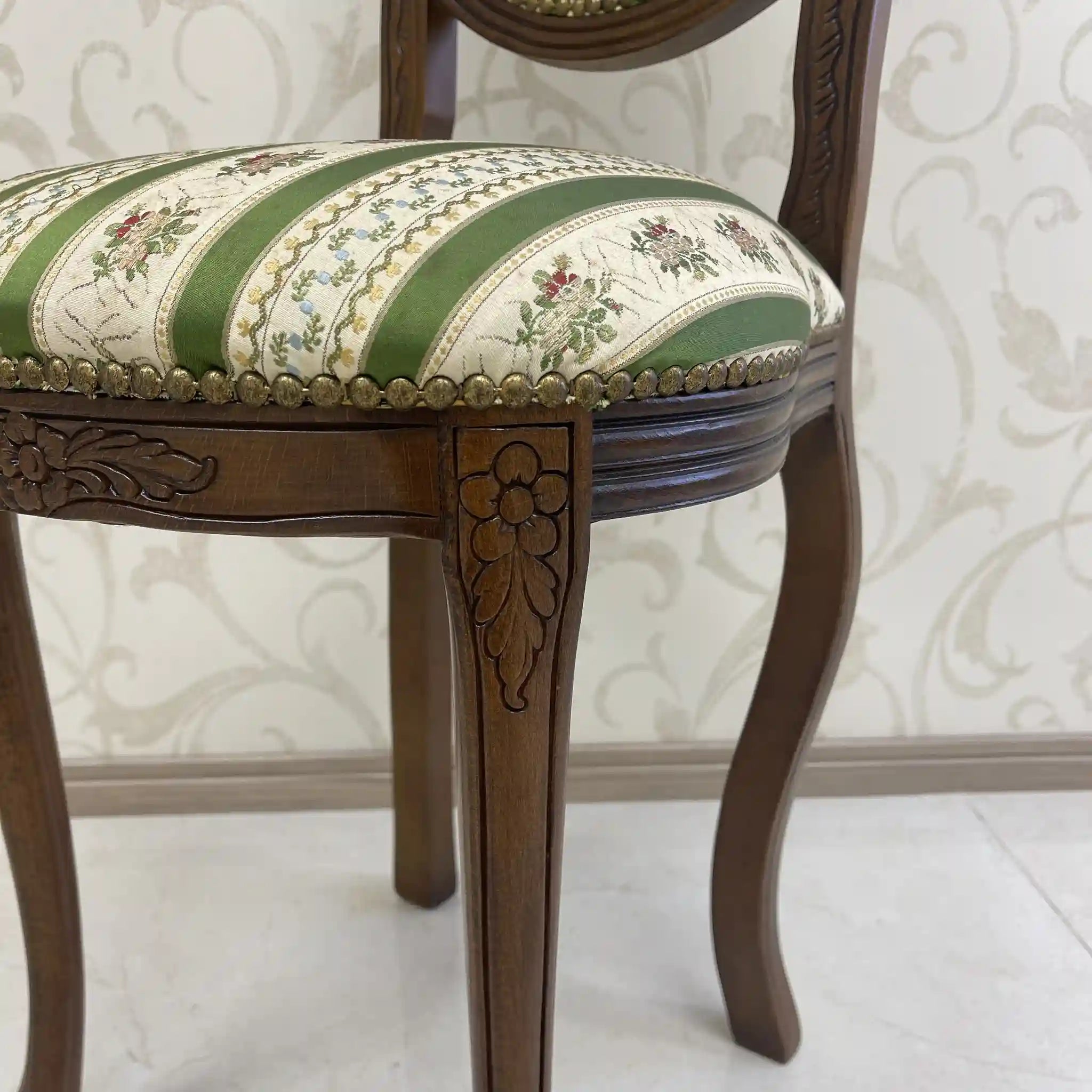 【アンティーク】 ダイニングチェア / ロココ様式(ルイ15世様式) / カブリオールレッグ,ロカイユレリーフ,ジャガード織座面