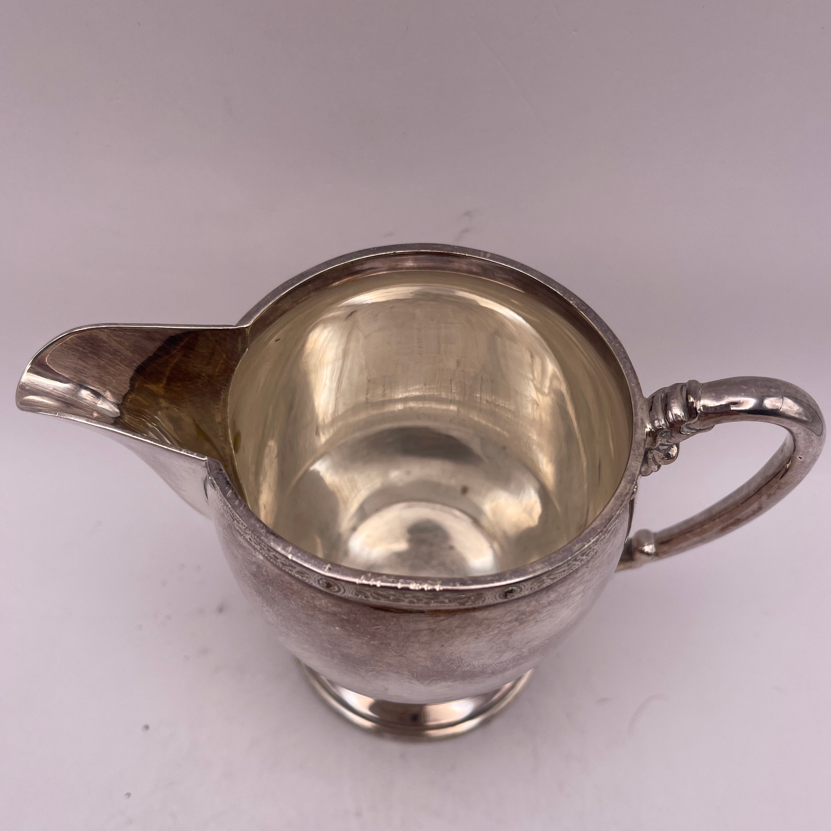 【アンティーク】 ミルクピッチャー / シルバープレート(銀メッキ) / イギリス / スクロールハンドル,フローラル・エングレービング