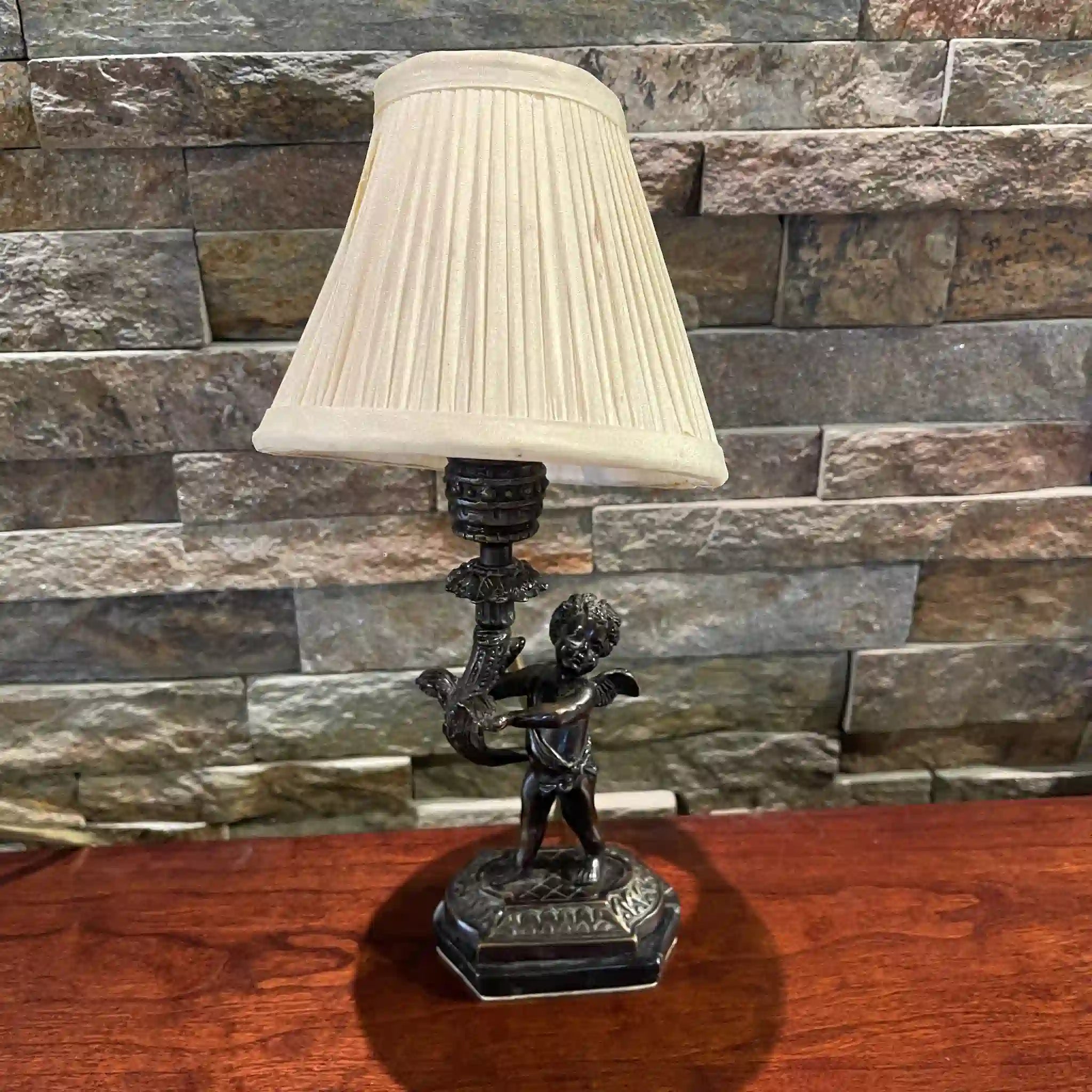 【ビンテージ】 ランプ / ネオ・バロック様式 / 1950-1970年代 (推定) / 真鍮 / イギリス / プリーツシェード、天使鋳造像