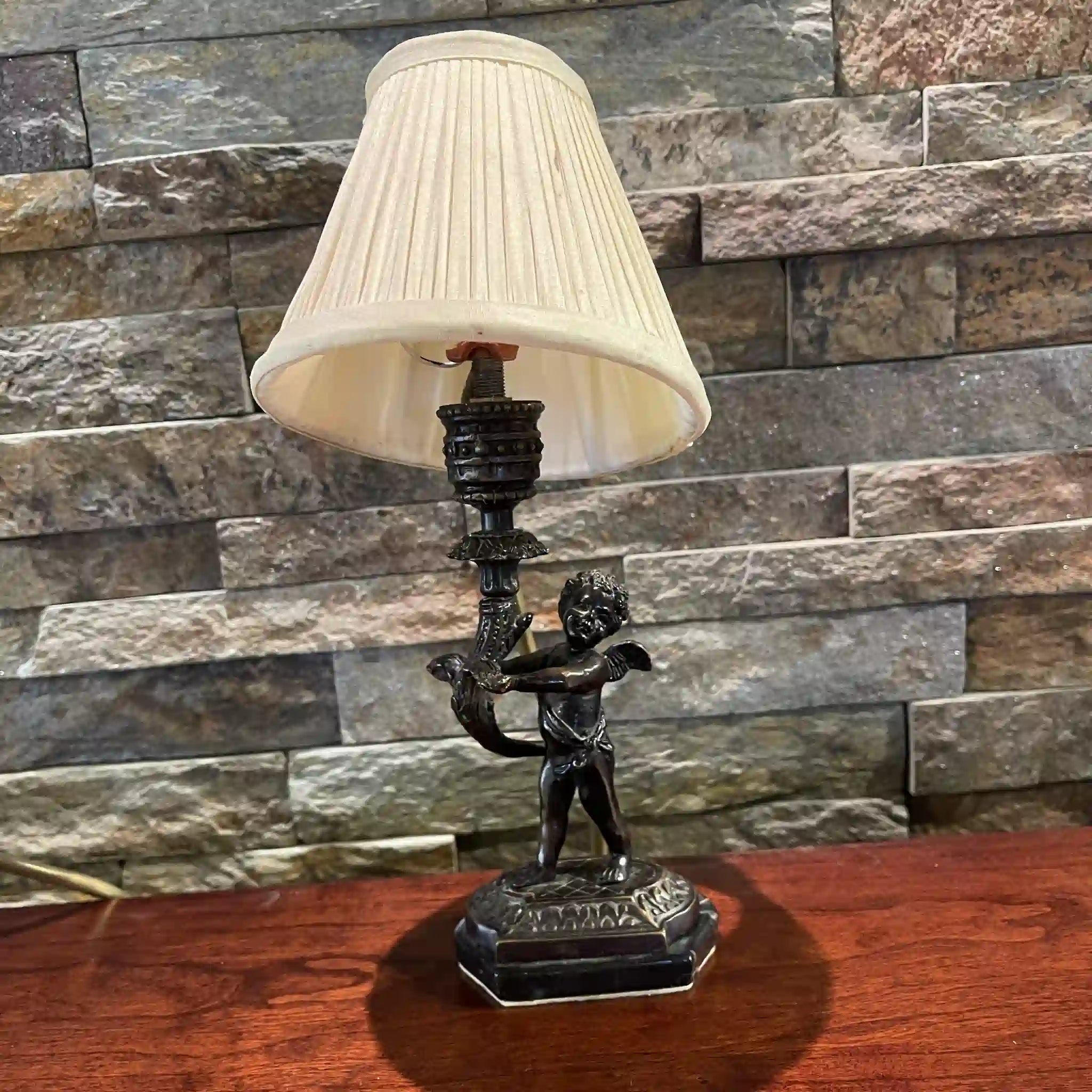 【ビンテージ】 ランプ / ネオ・バロック様式 / 1950-1970年代 (推定) / 真鍮 / イギリス / プリーツシェード、天使鋳造像