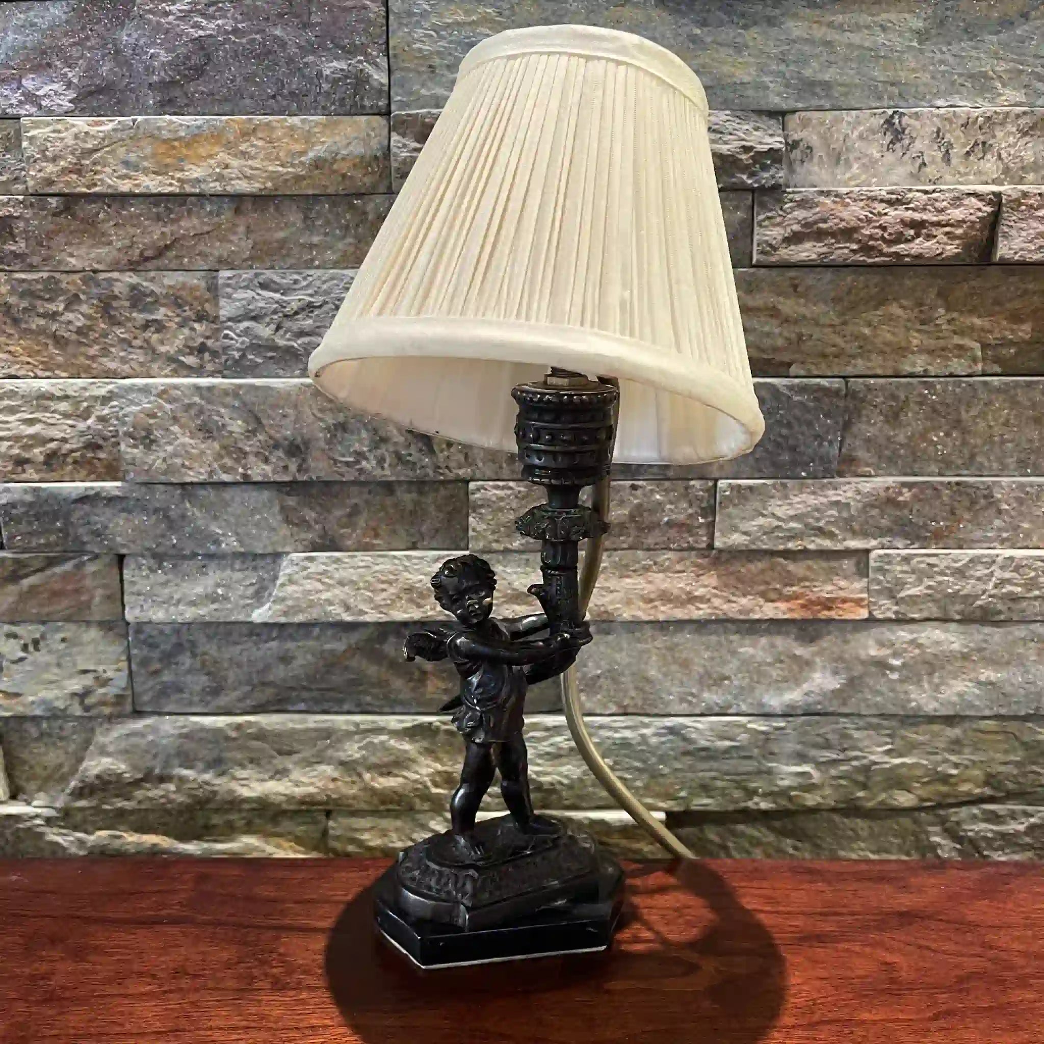 【ビンテージ】 ランプ / ネオ・バロック様式 / 1950-1970年代 (推定) / 真鍮 / イギリス / プリーツシェード、天使鋳造像