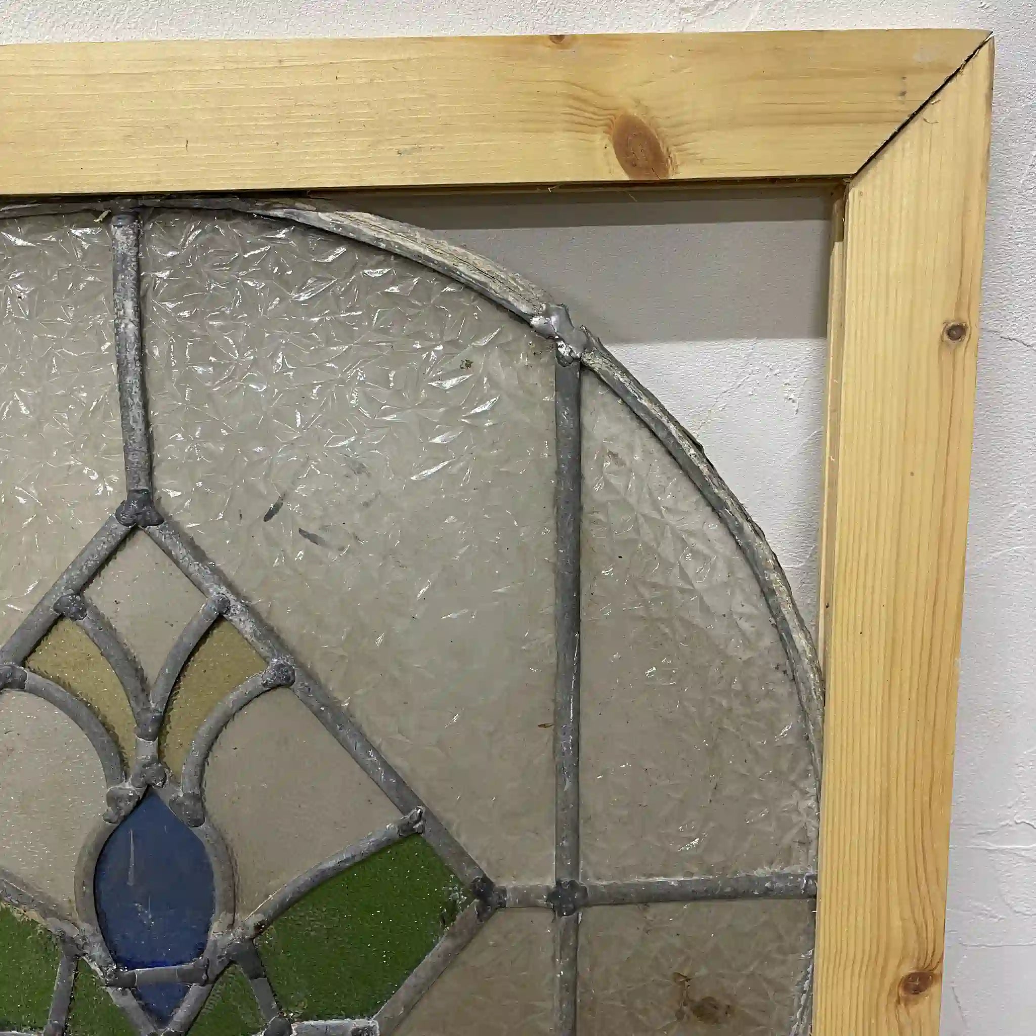 【アンティーク】 ラウンドステンドグラス / アール・デコ / 20世紀初頭 (推定) / ガラス / イギリス / テクスチャード・ガラス, 植物モチーフ, 幾何学的デザイン,