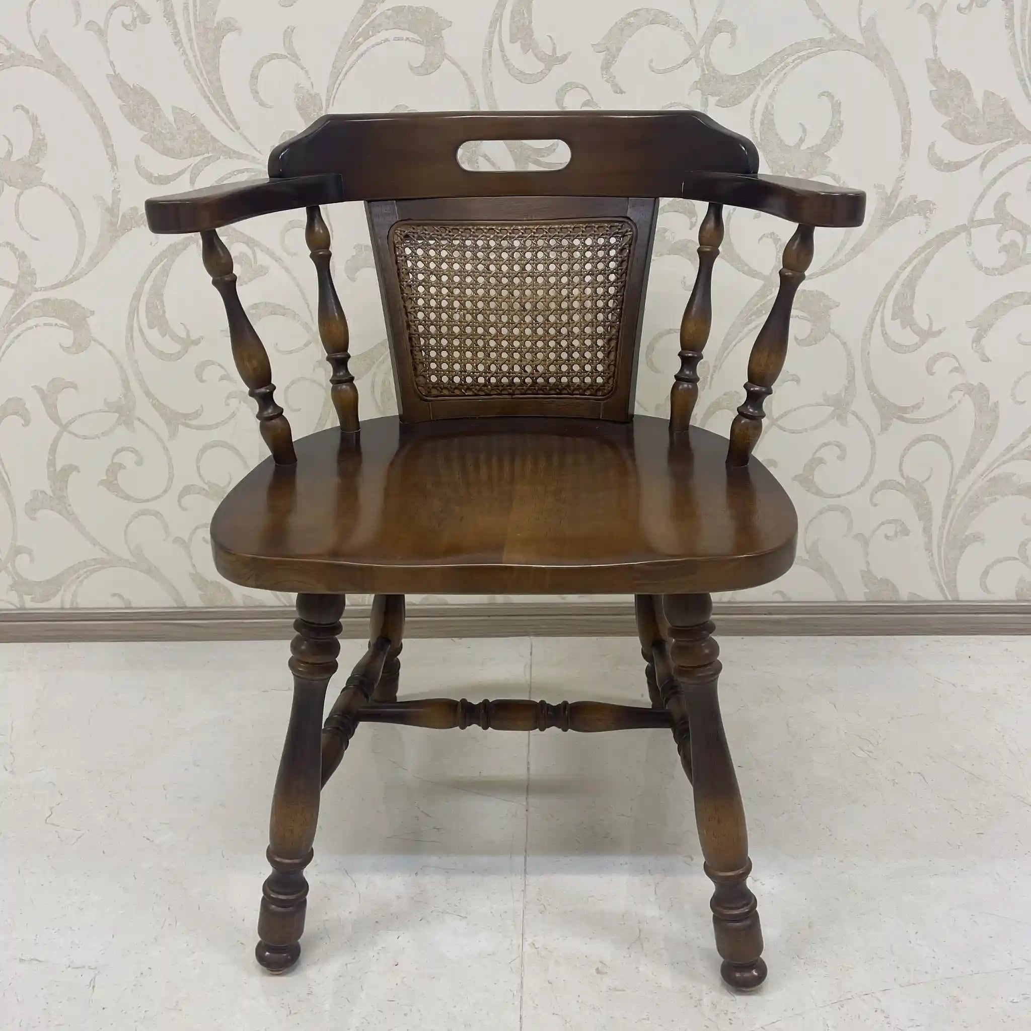 【リユース】 ウィンザーチェア / 飛騨産業(キツツキ) / ブナ材ラタン(籐) / 日本 / 肘掛け付