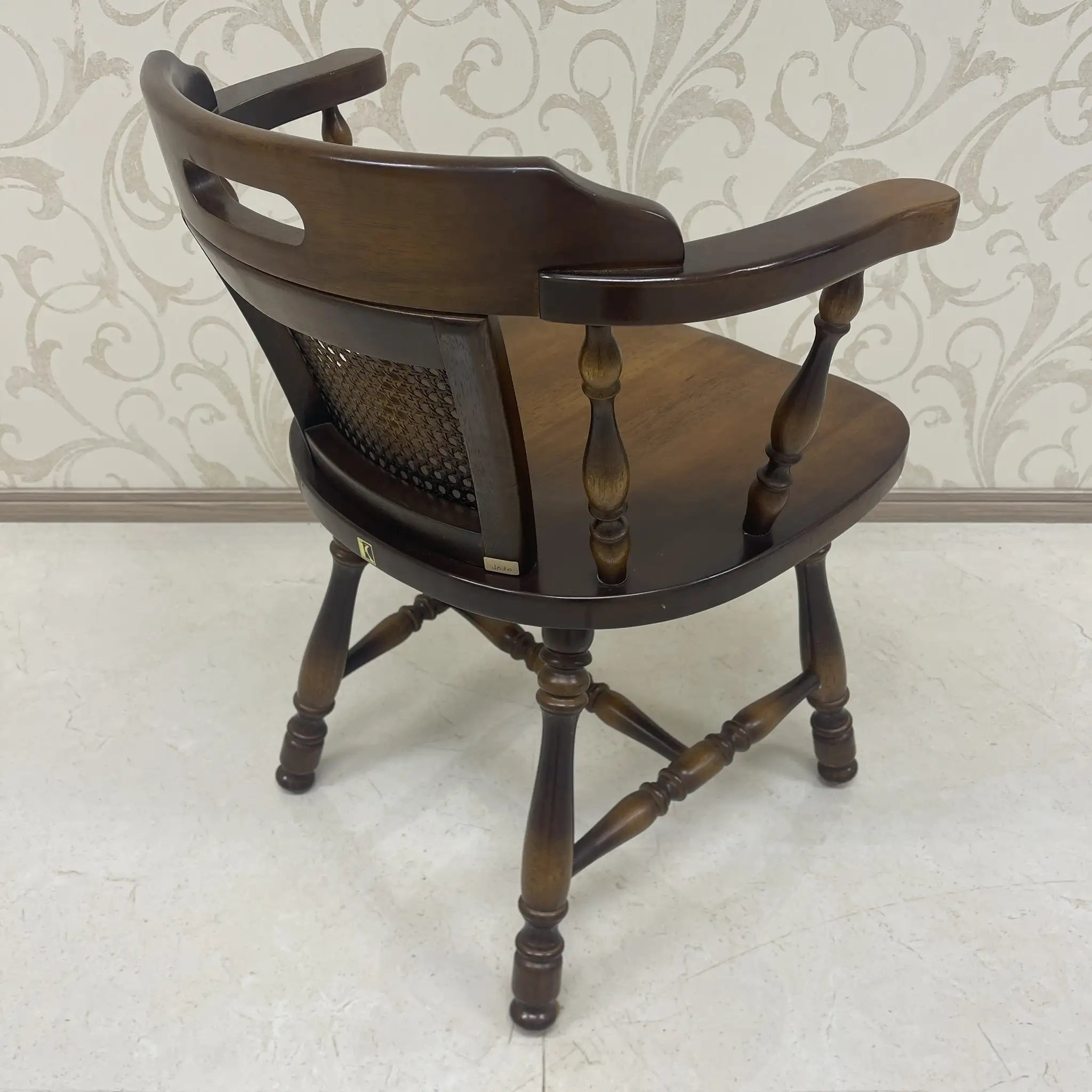 【リユース】 ウィンザーチェア / 飛騨産業(キツツキ) / ブナ材ラタン(籐) / 日本 / 肘掛け付