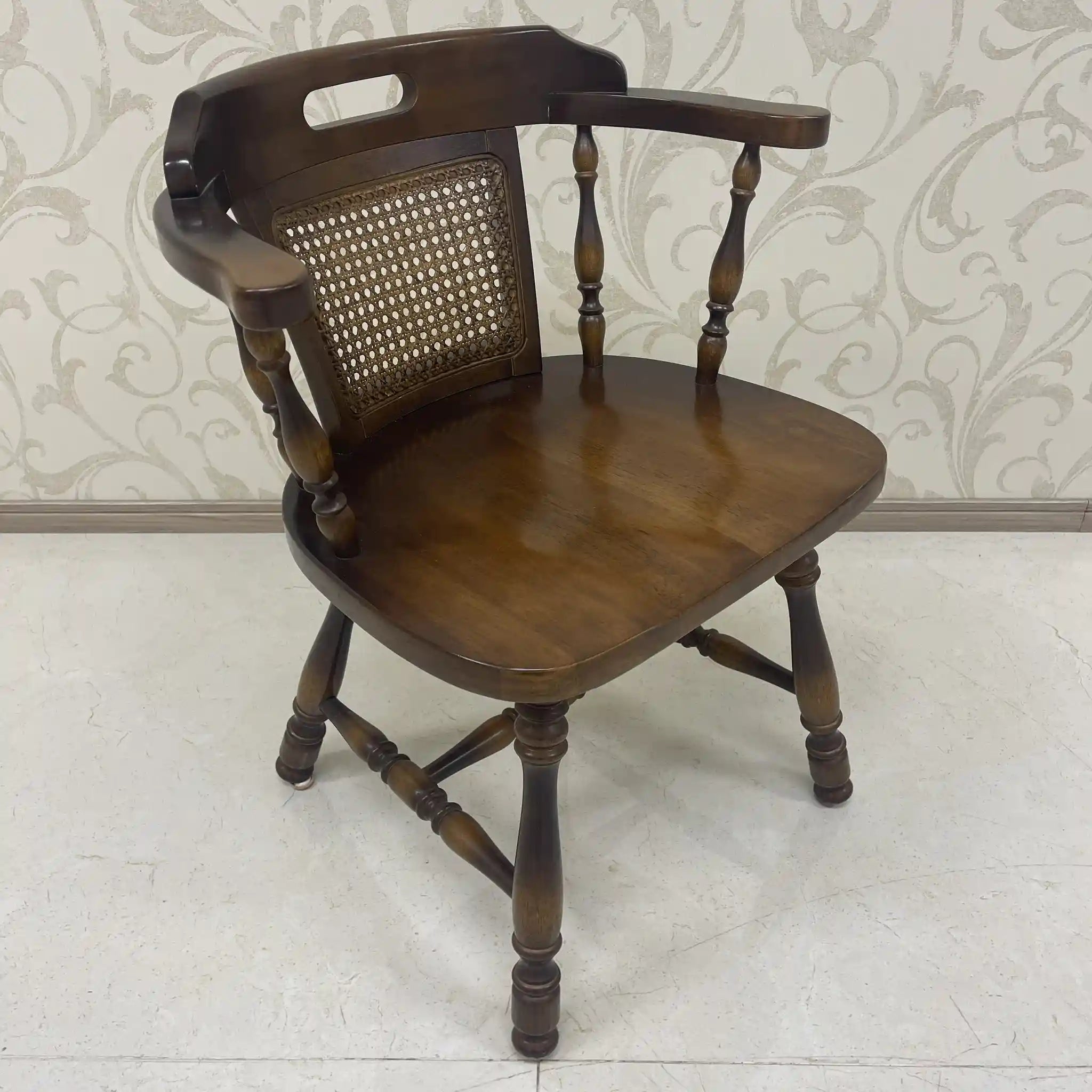 【リユース】 ウィンザーチェア / 飛騨産業(キツツキ) / ブナ材ラタン(籐) / 日本 / 肘掛け付