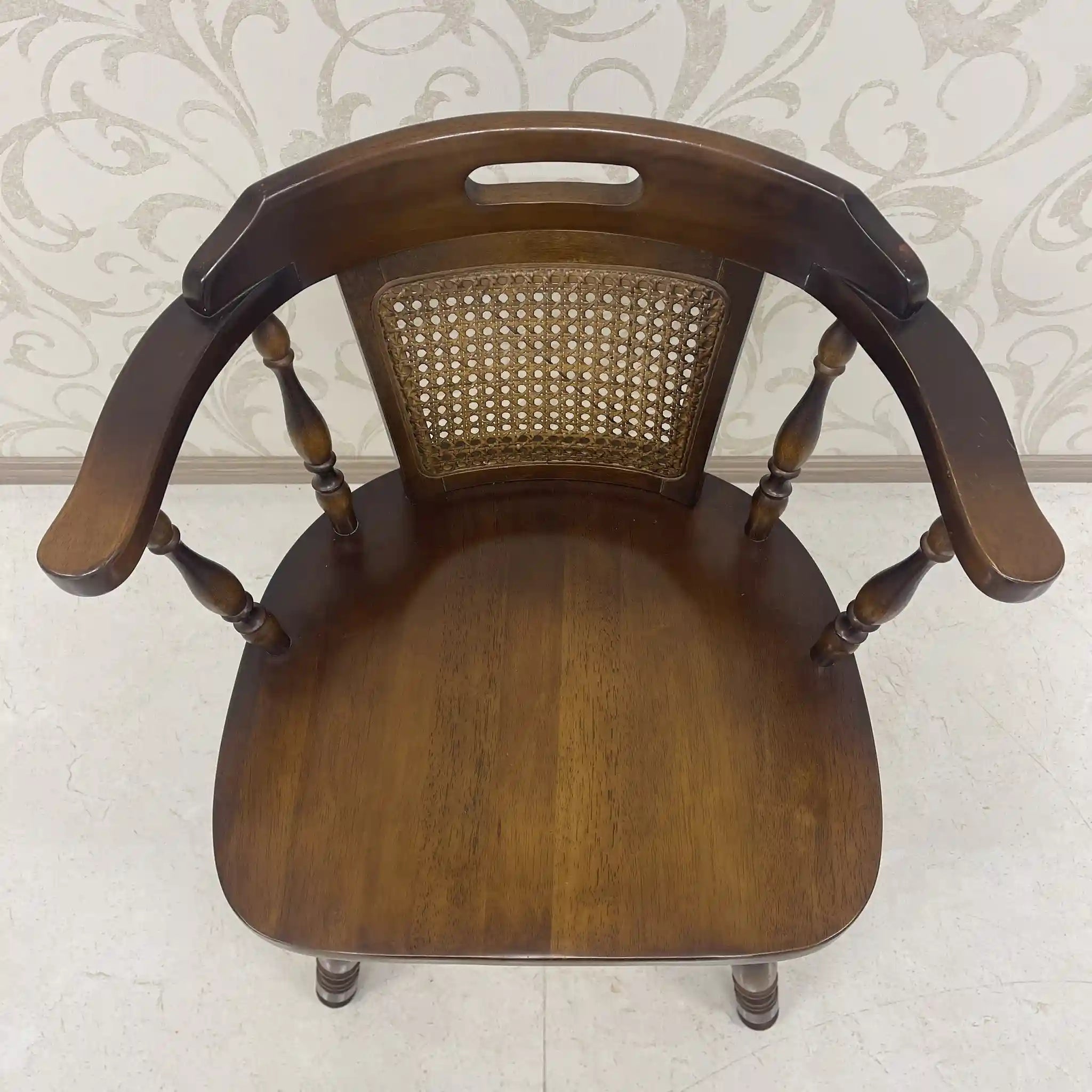 【リユース】 ウィンザーチェア / 飛騨産業(キツツキ) / ブナ材ラタン(籐) / 日本 / 肘掛け付