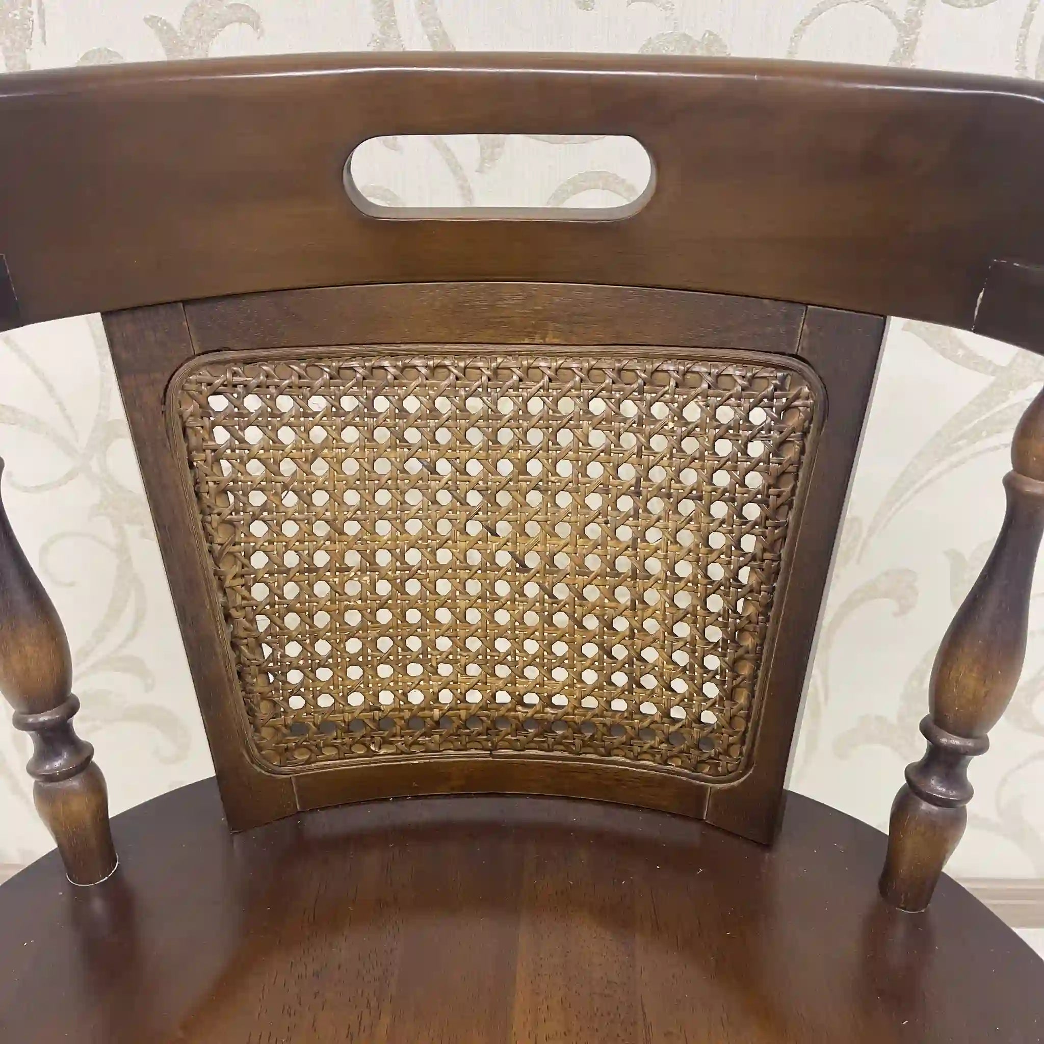 【リユース】 ウィンザーチェア / 飛騨産業(キツツキ) / ブナ材ラタン(籐) / 日本 / 肘掛け付