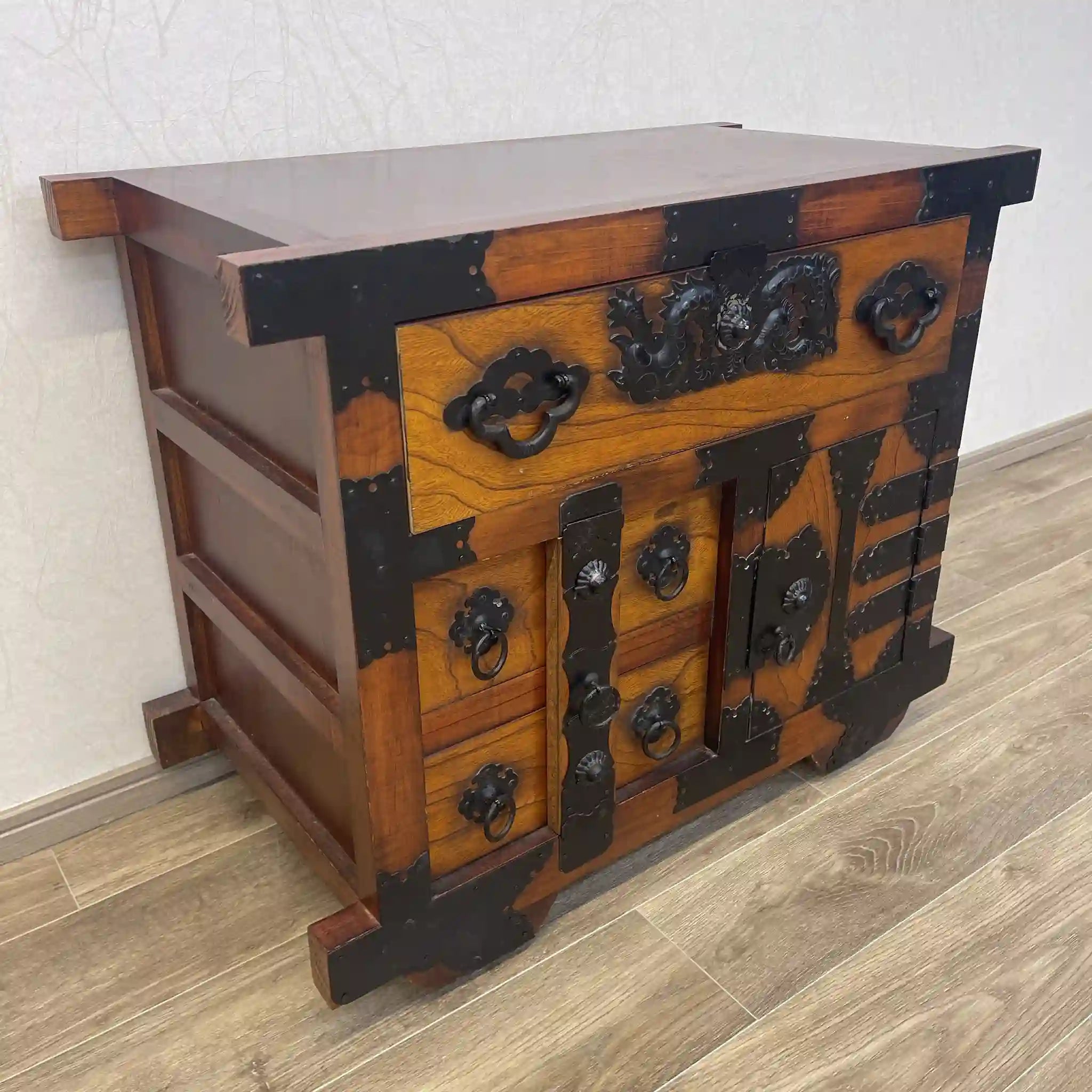 【リユース】 車箪笥 / 桐材 / 日本