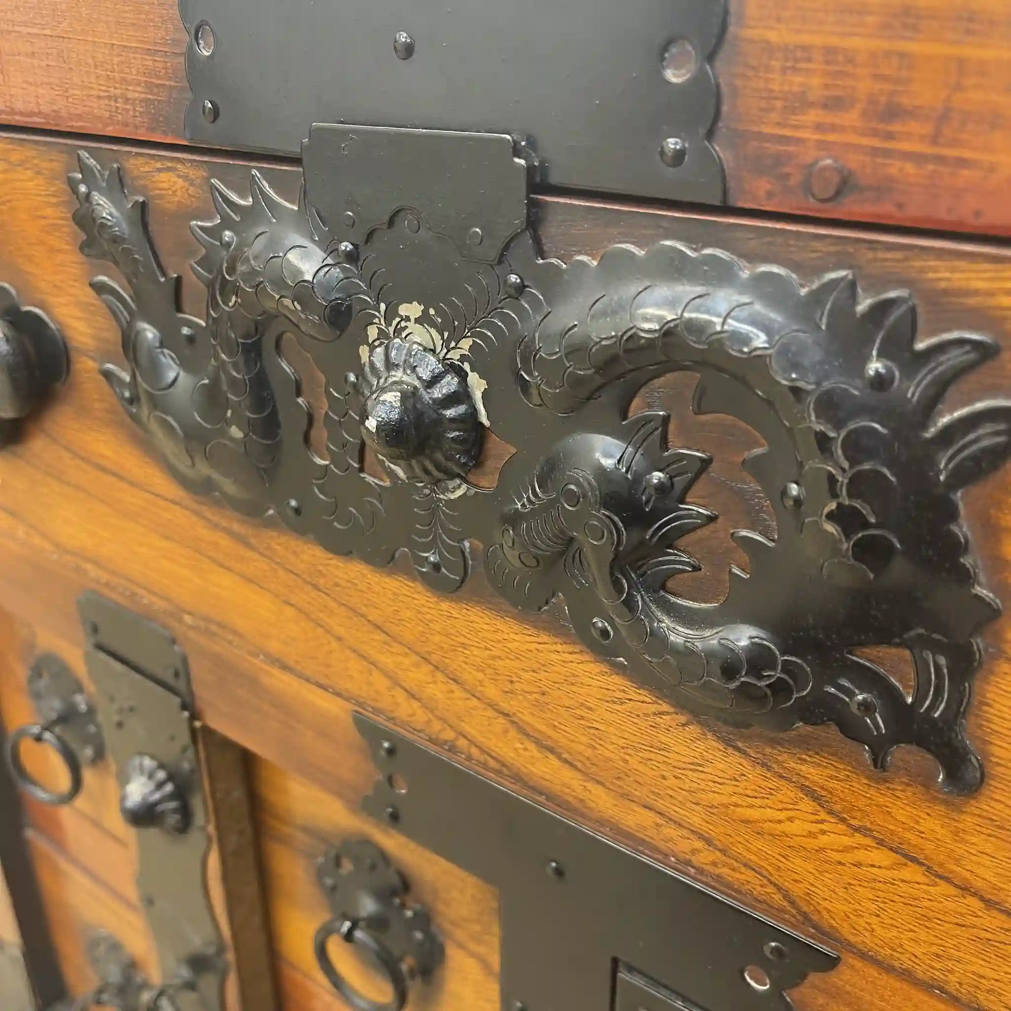 【リユース】 車箪笥 / 桐材 / 日本